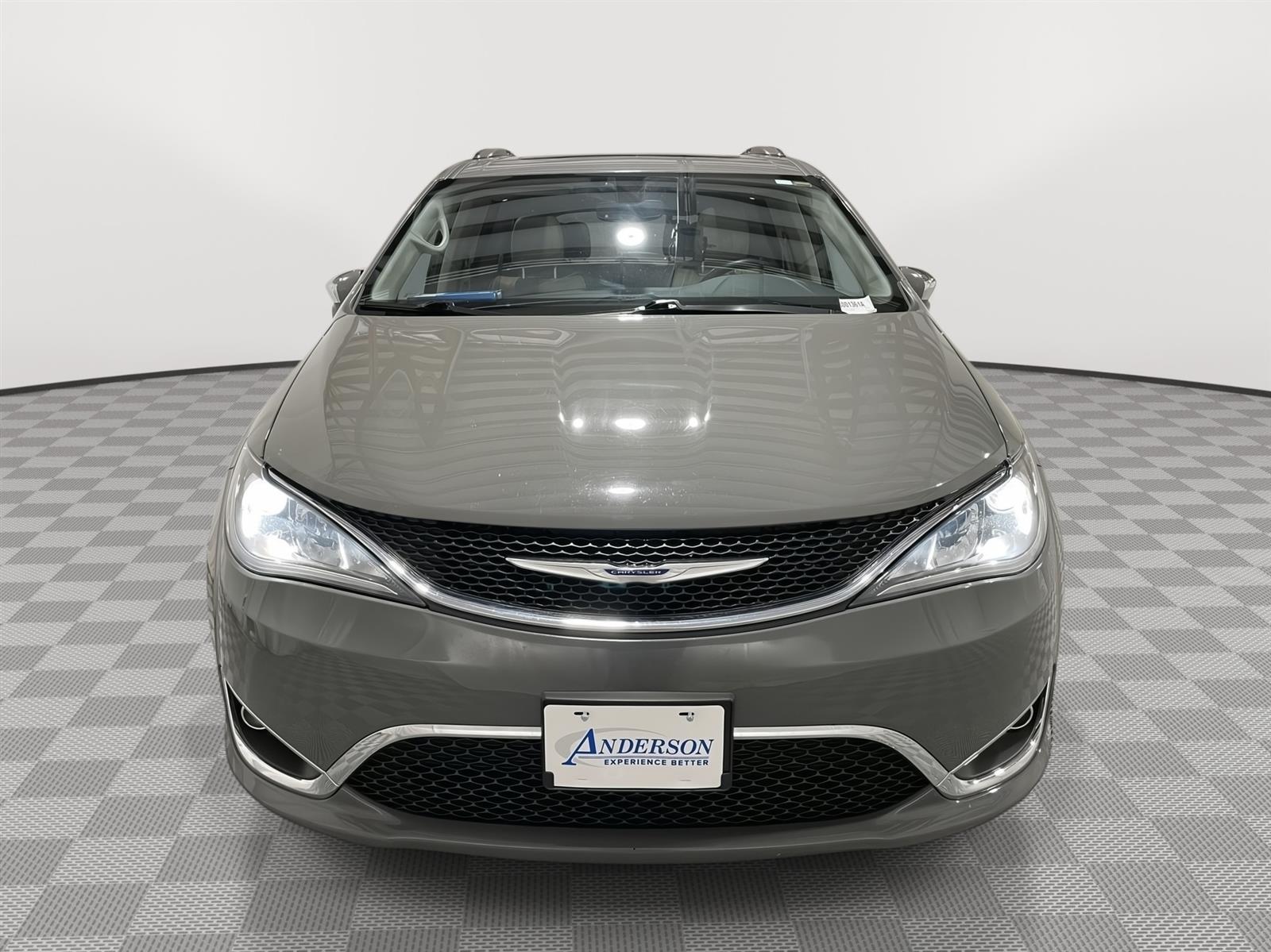 Used 2020 Chrysler Pacifica Limited Minivans for sale in St Joseph MO
