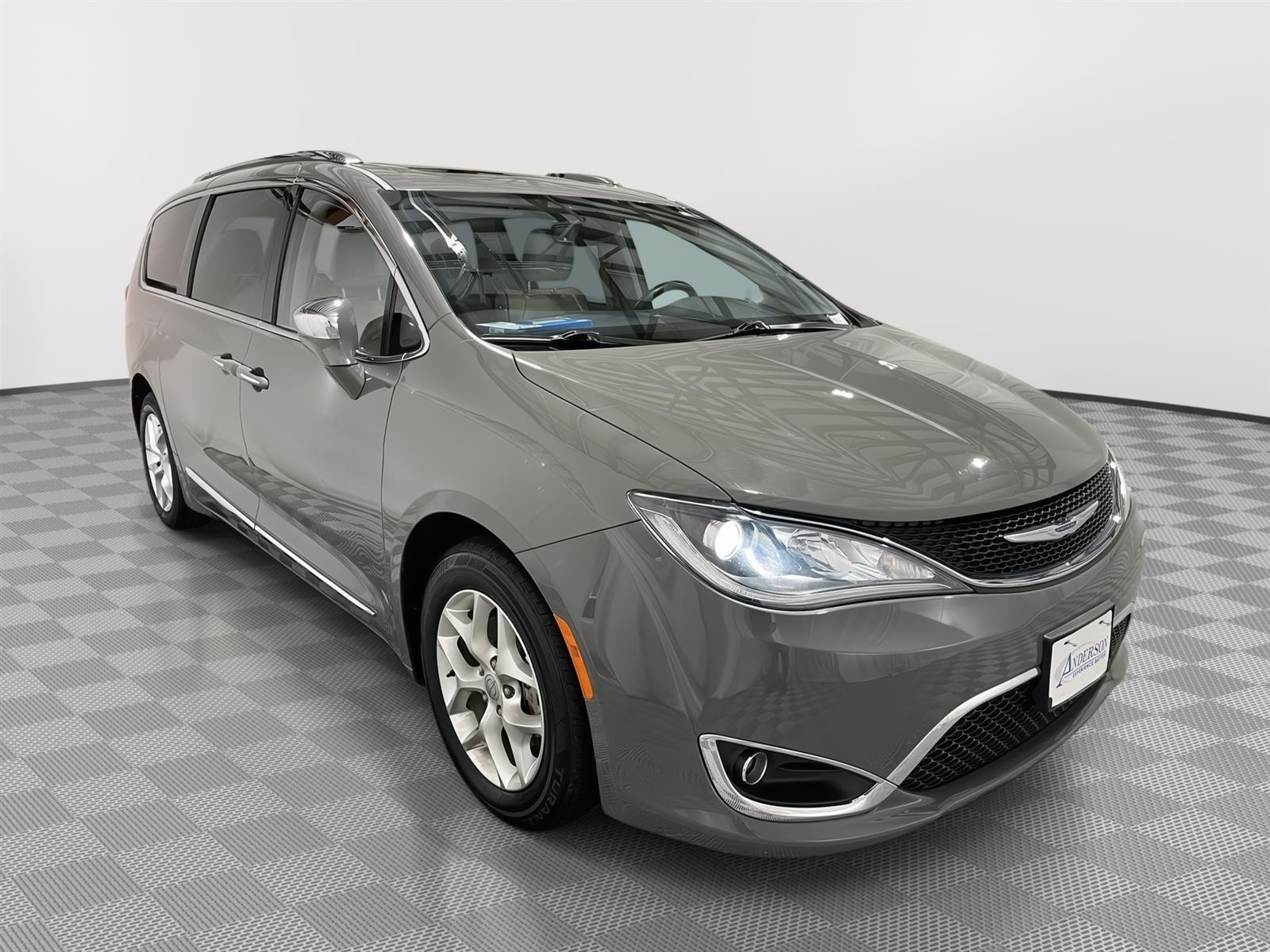 Used 2020 Chrysler Pacifica Limited Minivans for sale in St Joseph MO