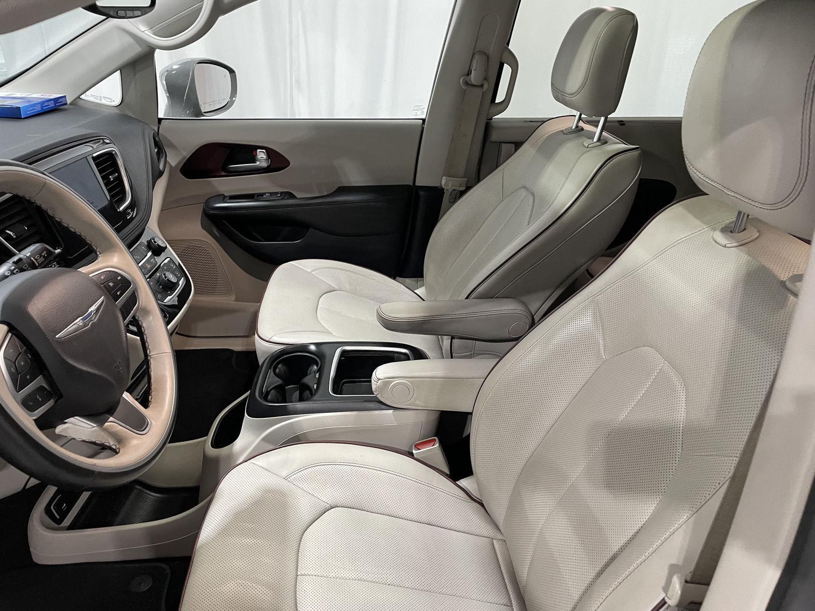Pre-Owned 2020 Chrysler Pacifica for sale in St. Joseph MO