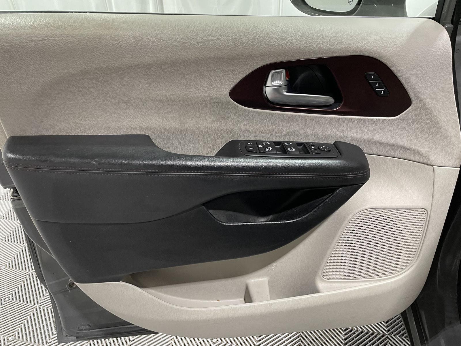 Pre-Owned 2020 Chrysler Pacifica for sale in St. Joseph MO