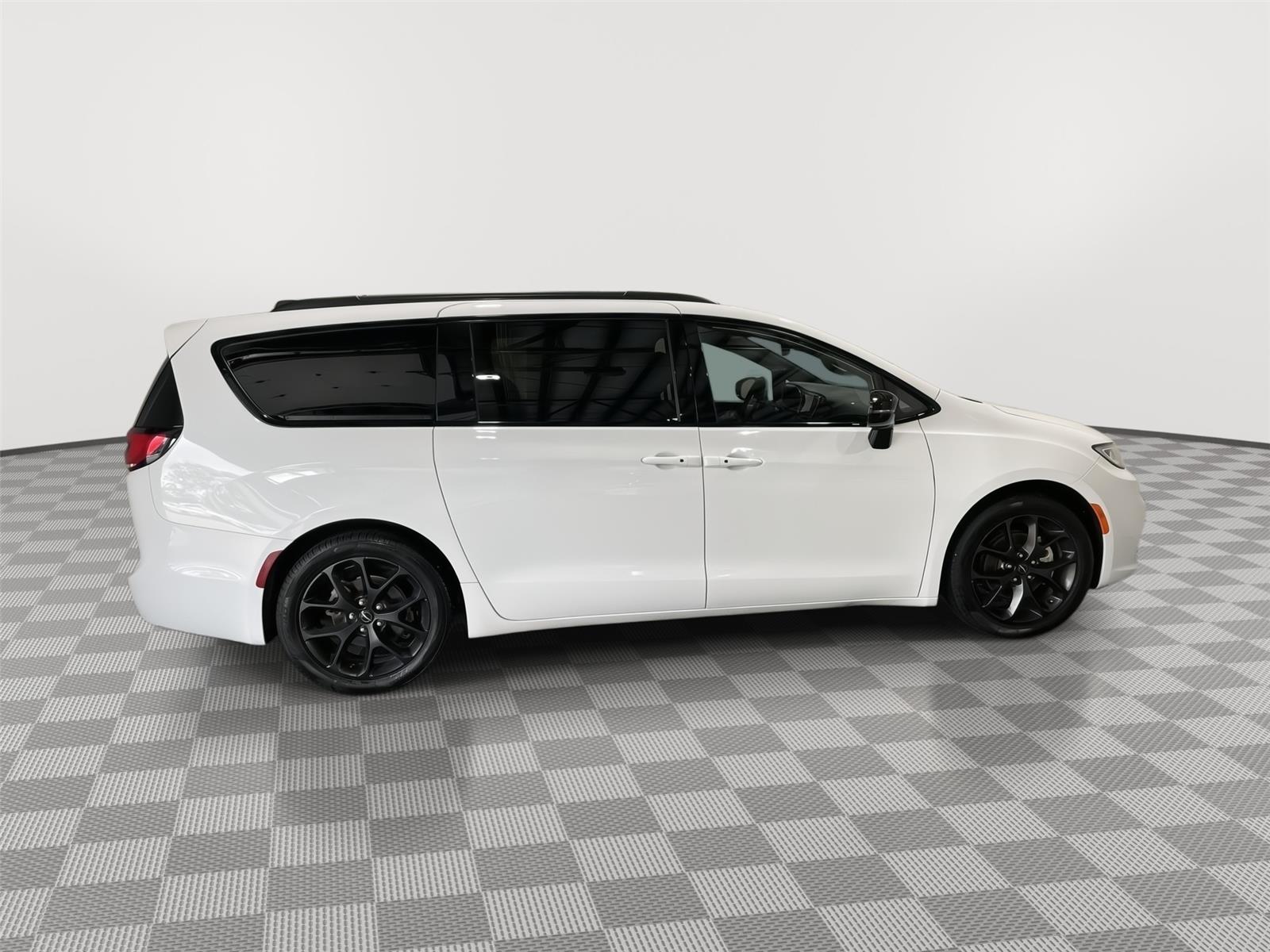 Pre-Owned 2025 Chrysler Pacifica for sale in St. Joseph MO