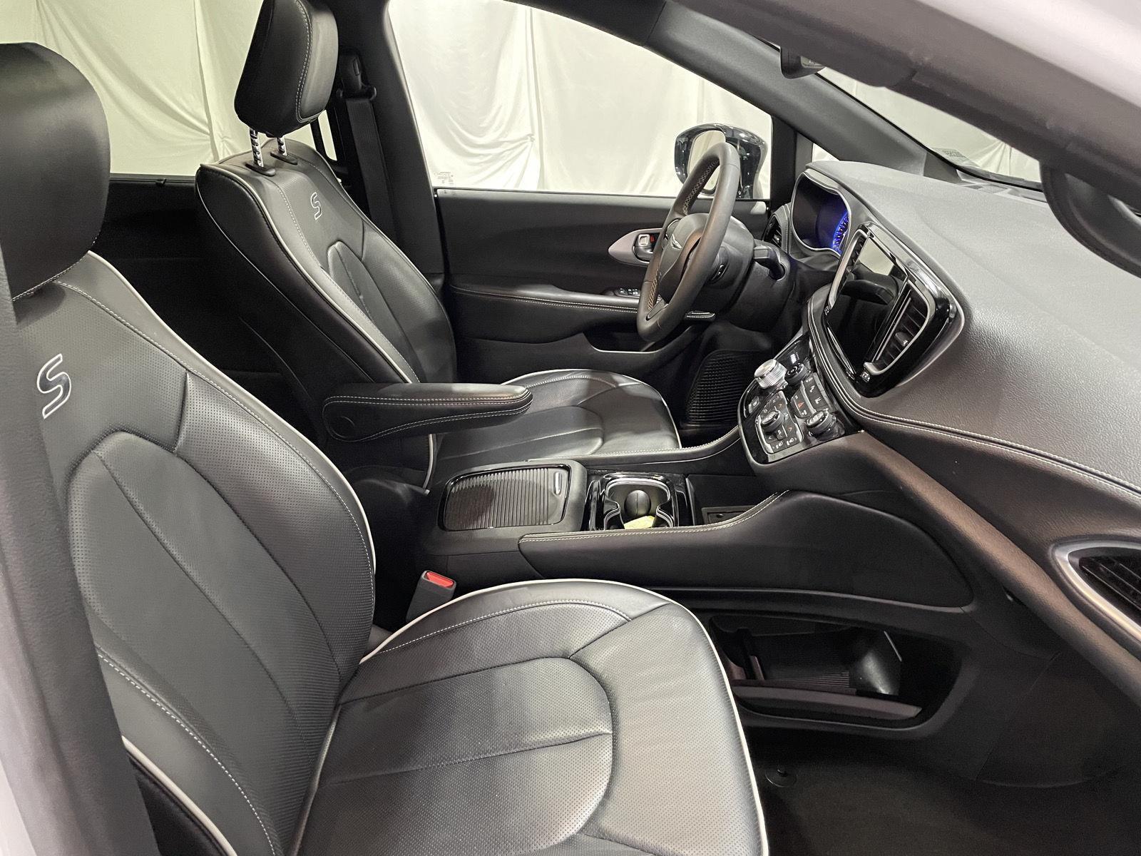 Pre-Owned 2025 Chrysler Pacifica for sale in St. Joseph MO