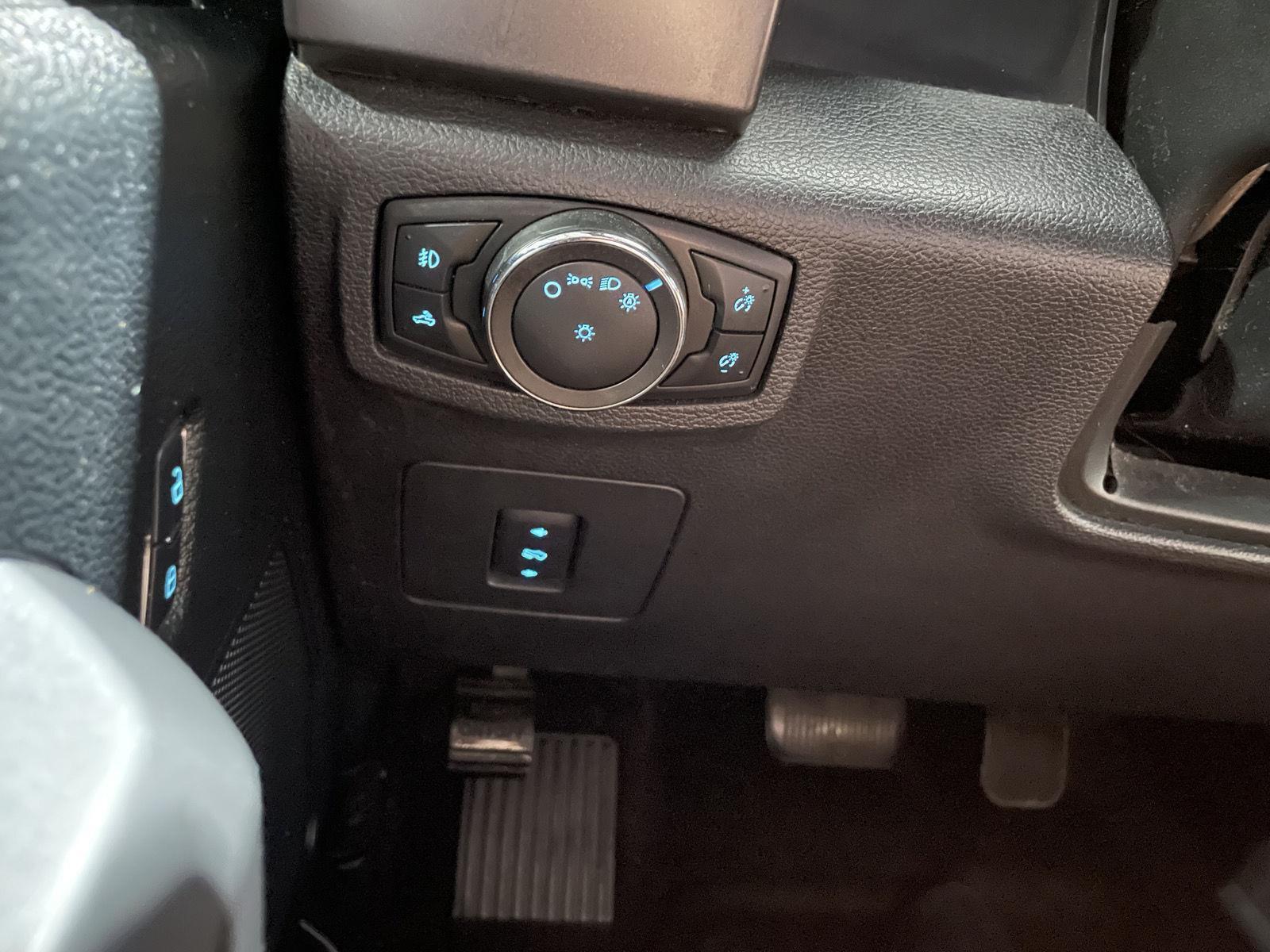 2016 Ford F-150 XLT photo 14