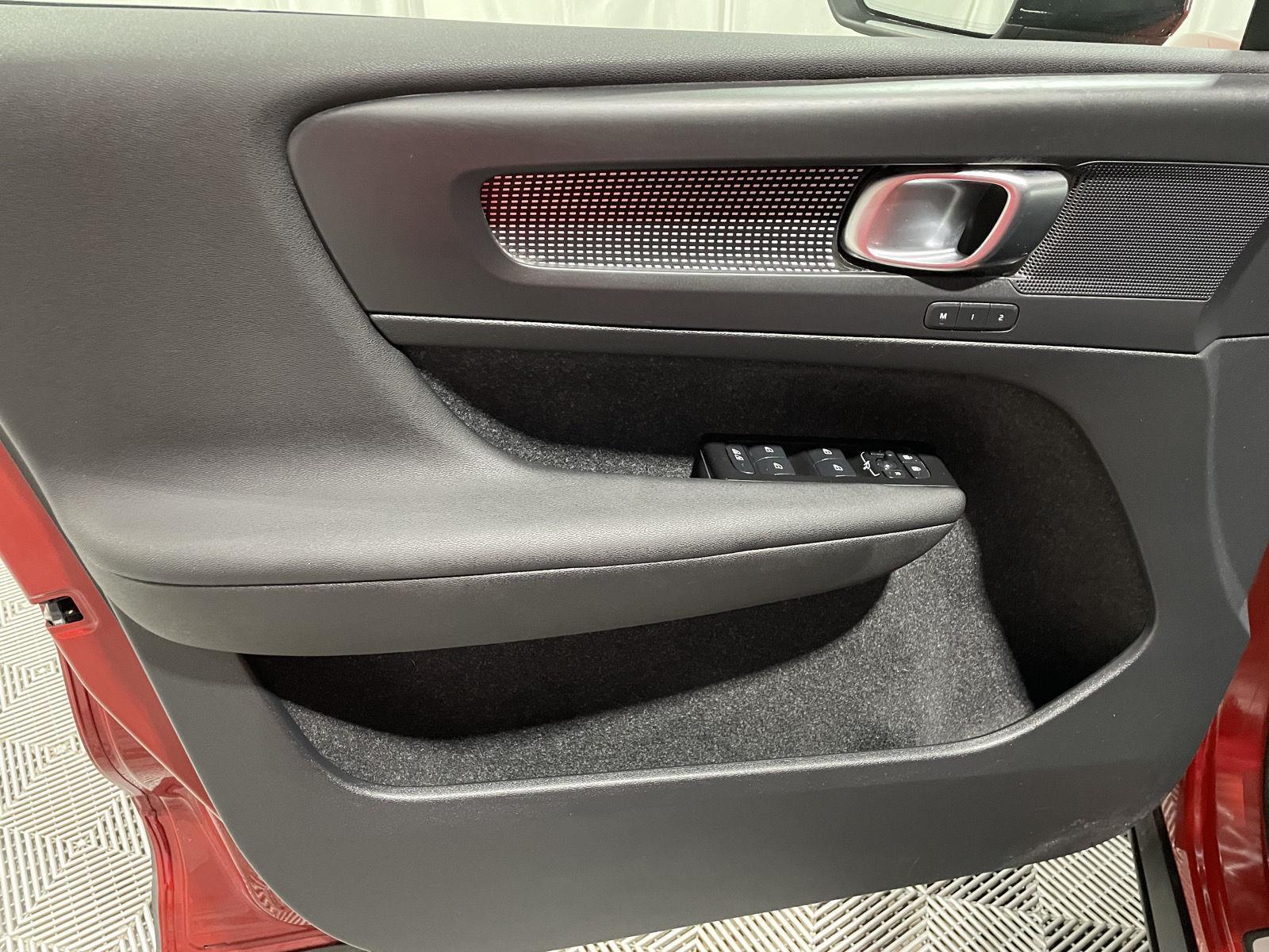 Pre-Owned 2021 Volvo XC40 for sale in St. Joseph MO