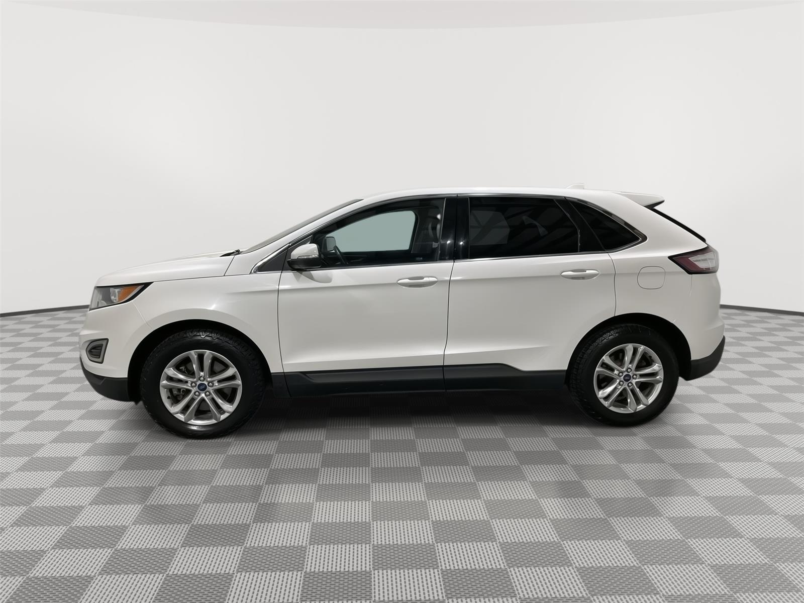 2015 Ford Edge SEL photo 2