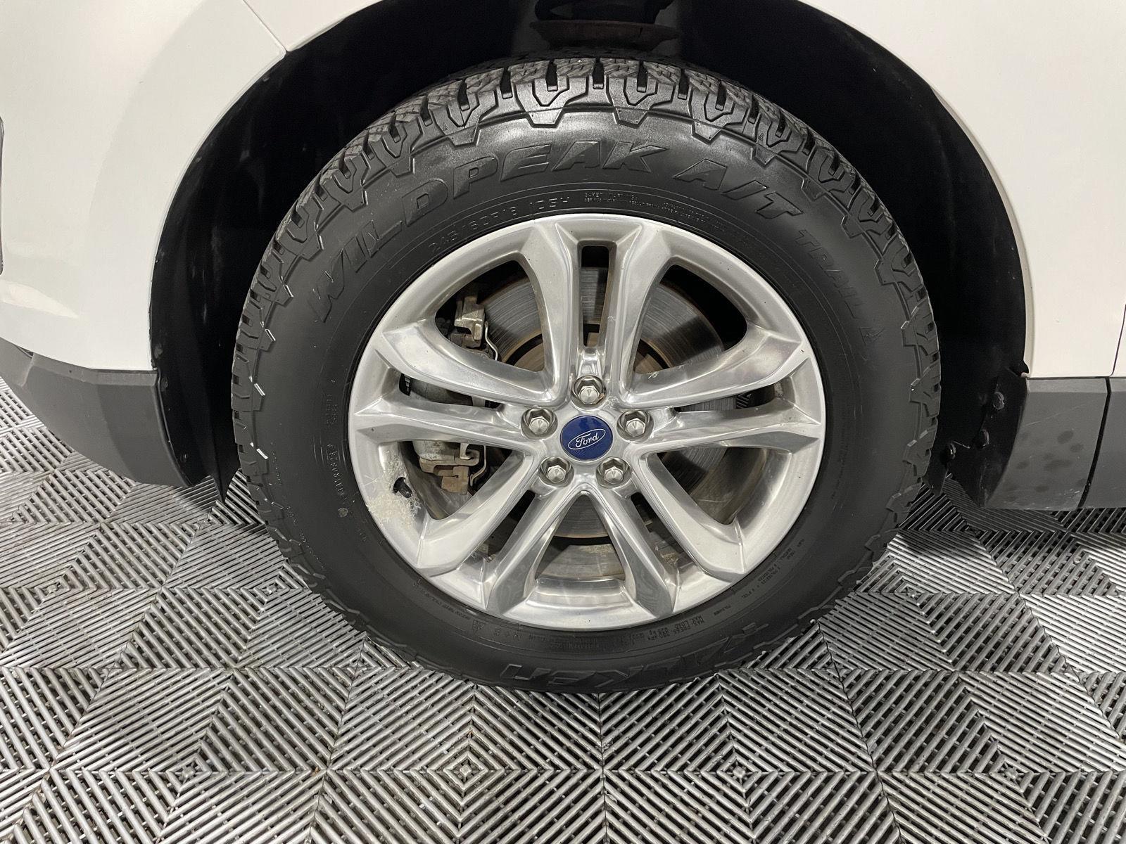 2015 Ford Edge SEL photo 10