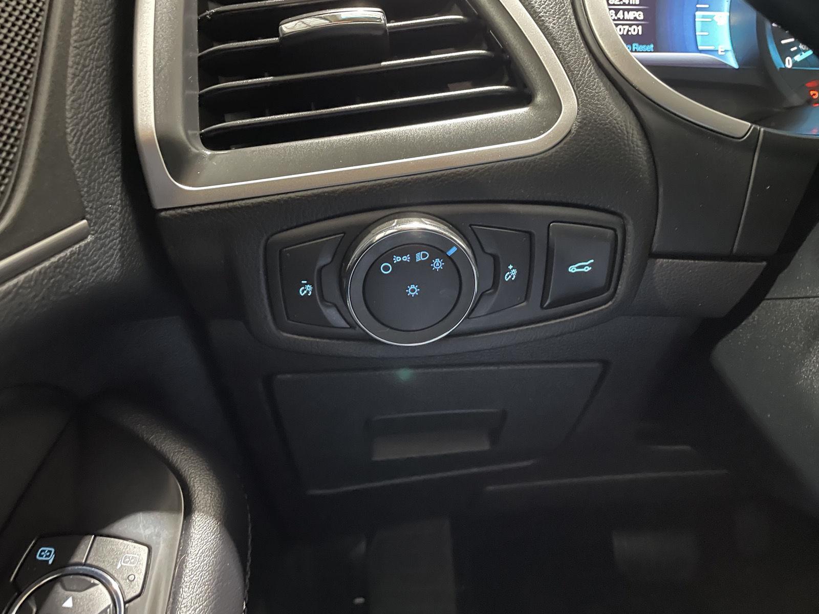 2015 Ford Edge SEL photo 16