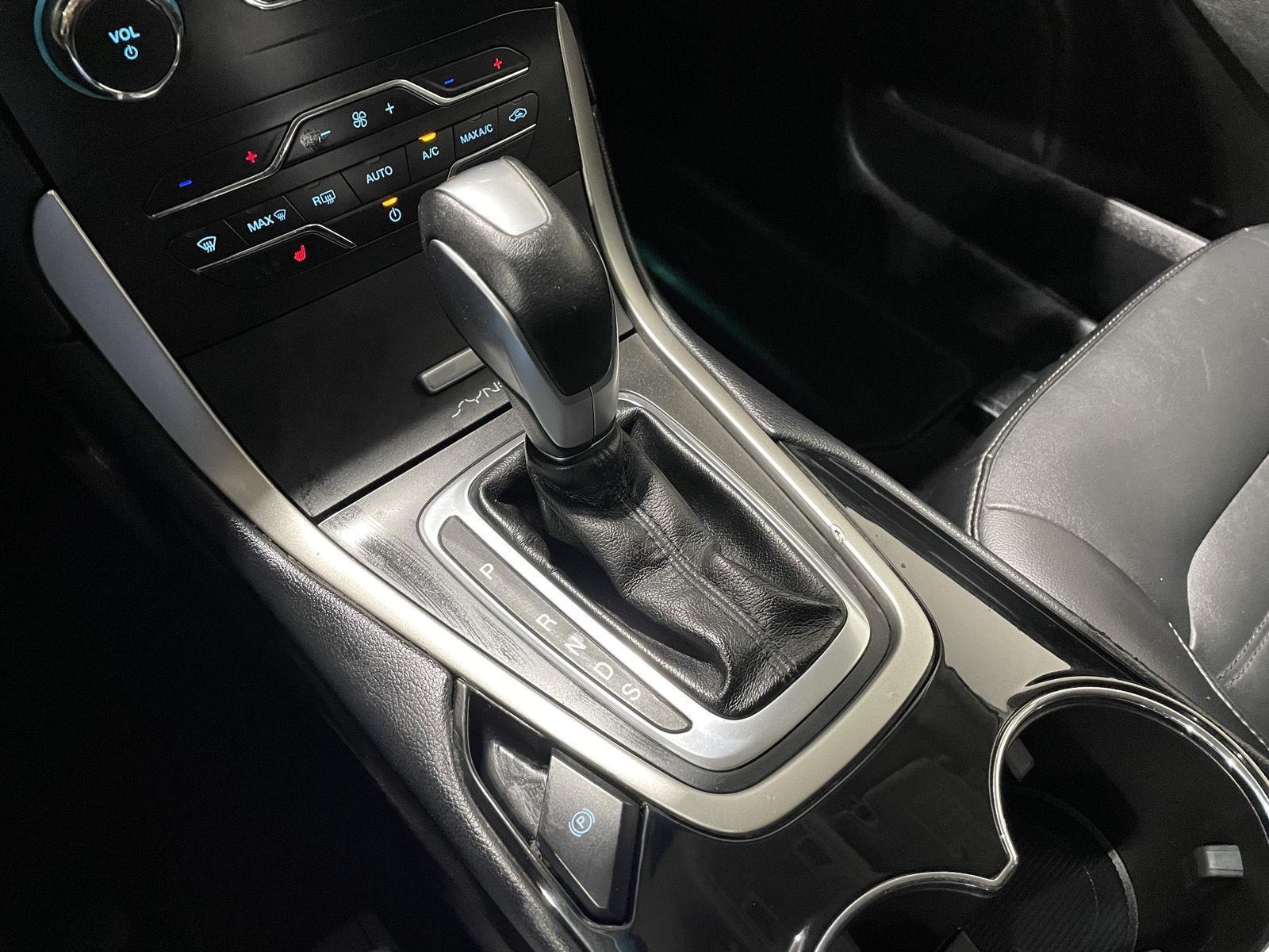 2015 Ford Edge SEL photo 25
