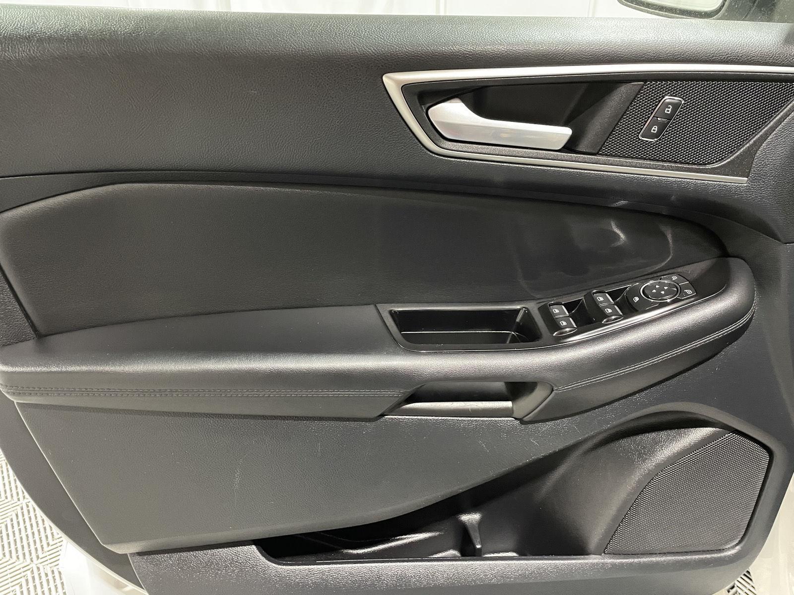 2015 Ford Edge SEL photo 27
