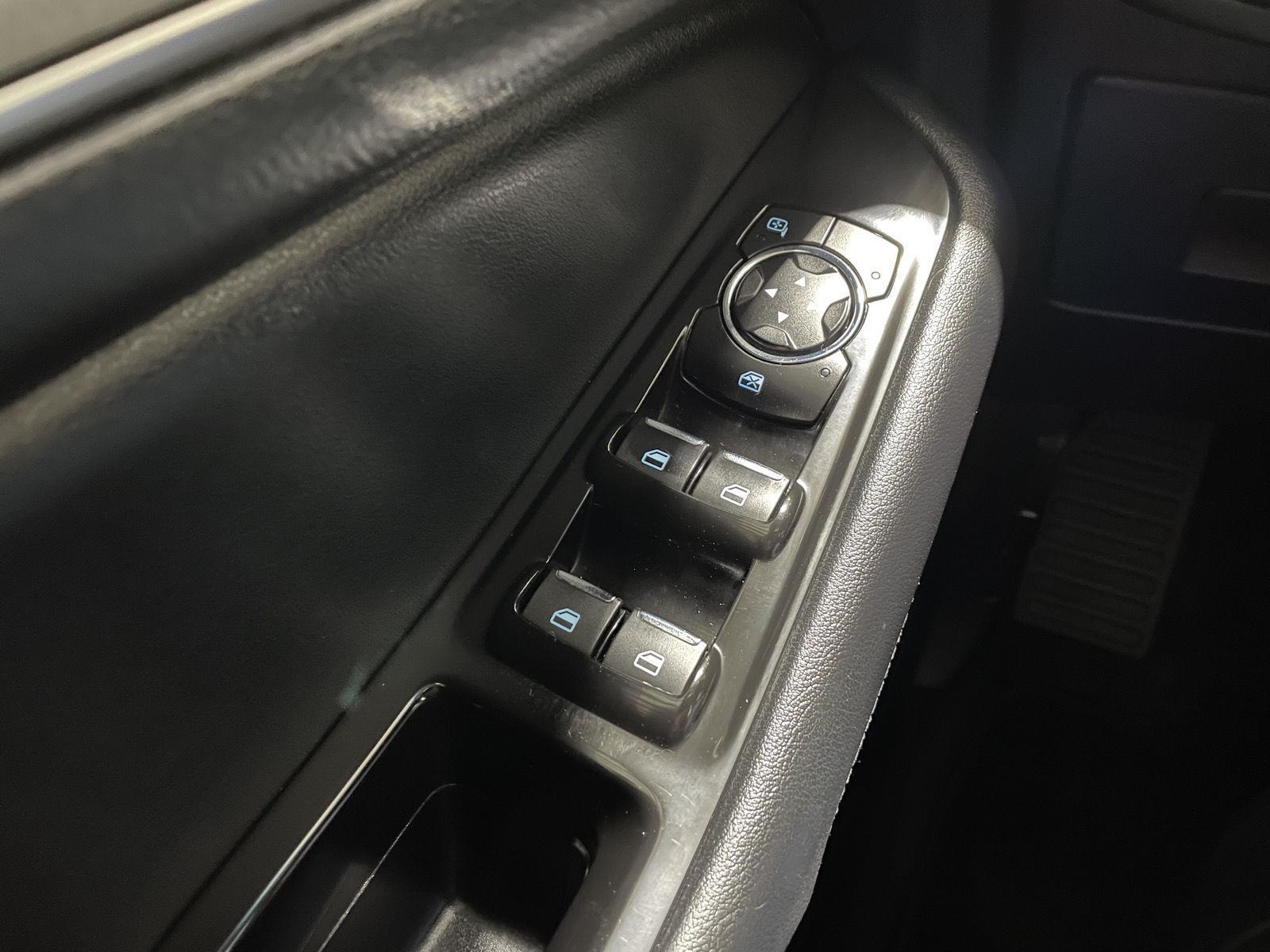 2015 Ford Edge SEL photo 28