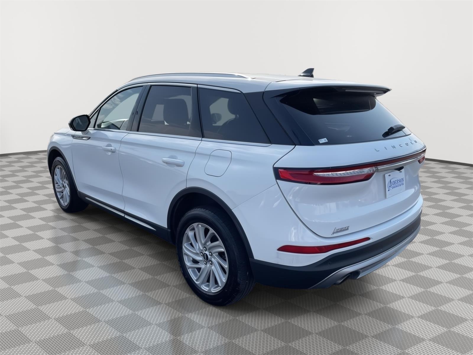 2020 Lincoln Corsair Standard photo 9