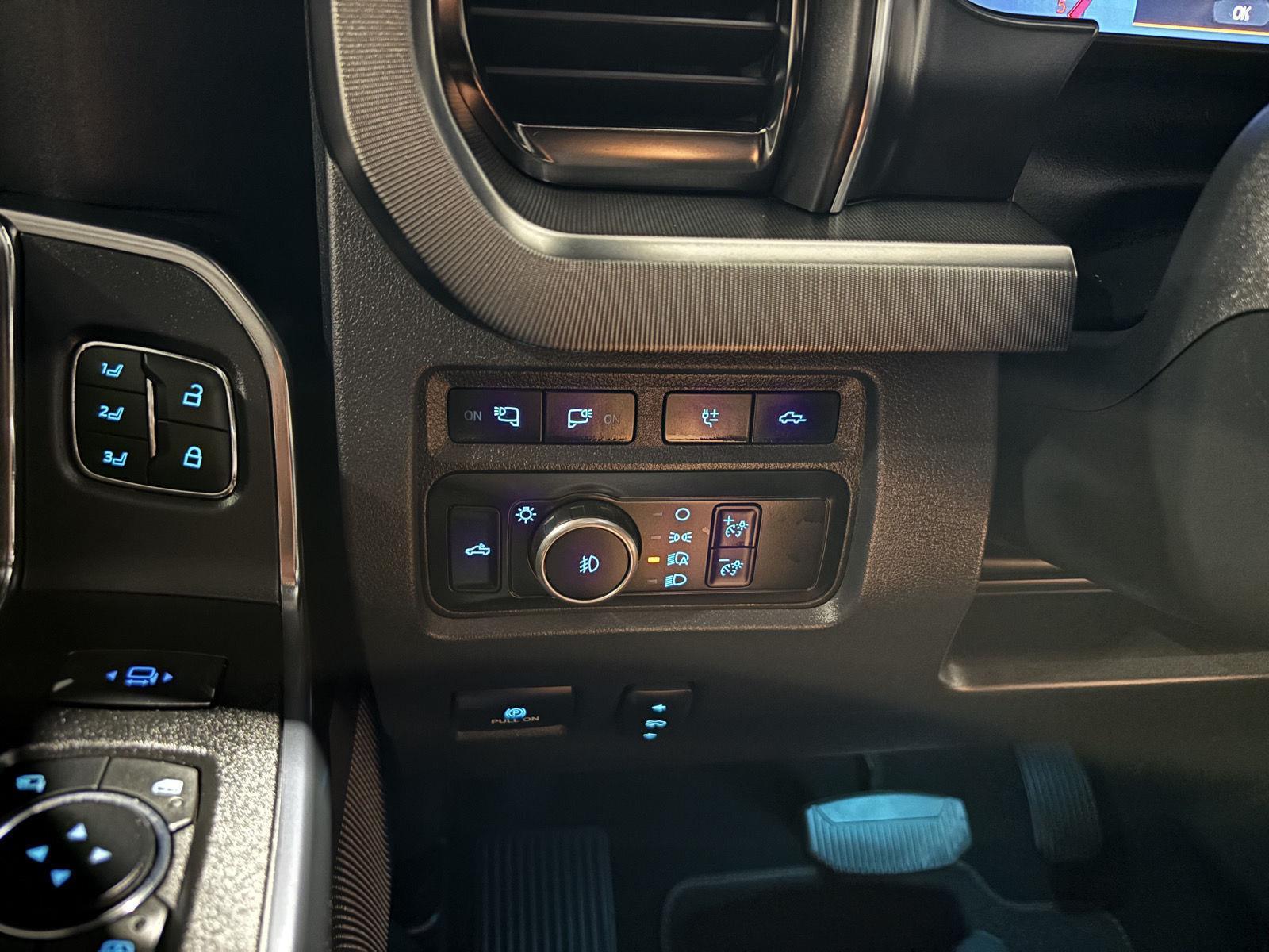 2023 Ford F-250 Platinum photo 16