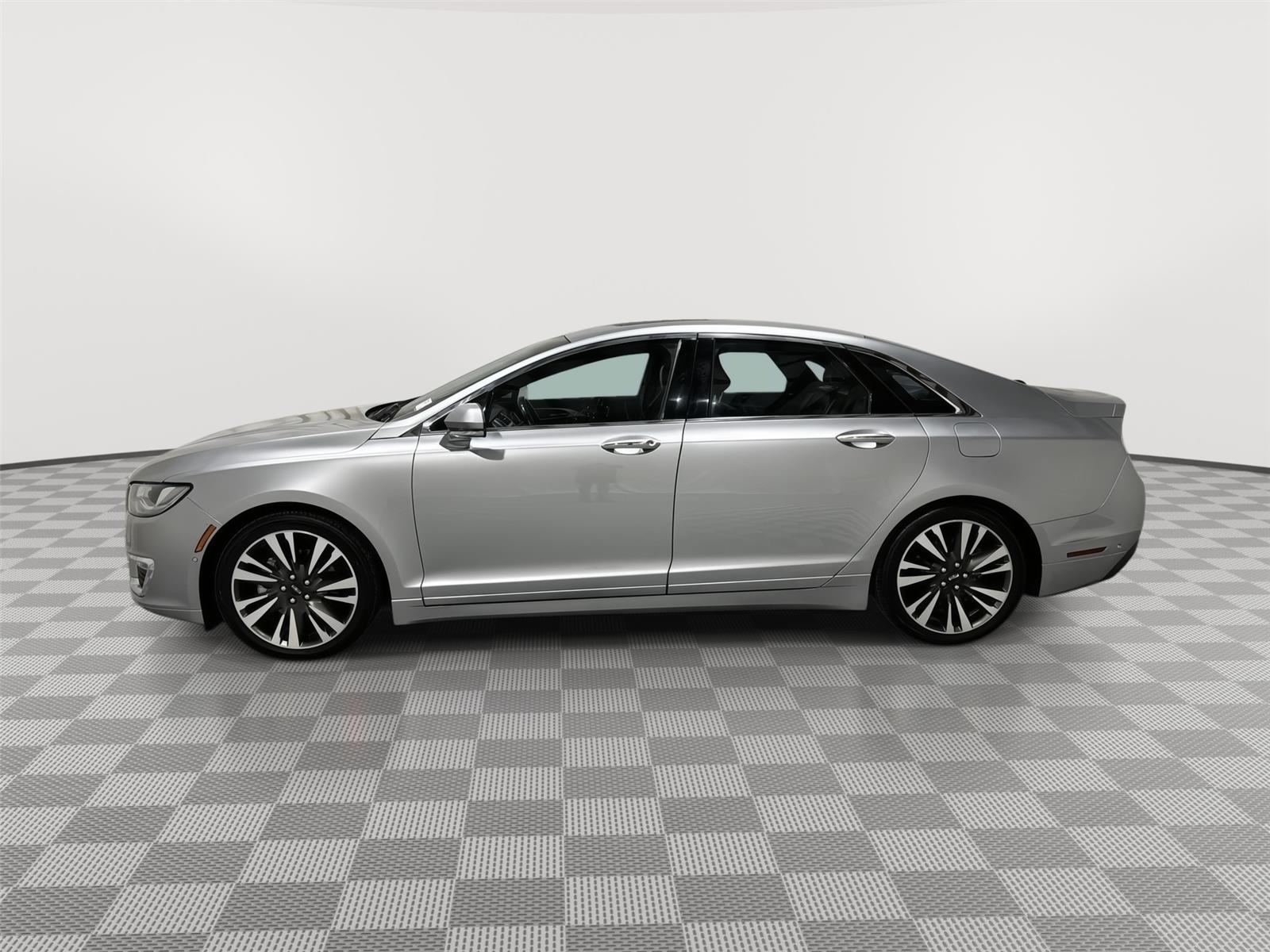 2020 Lincoln MKZ Hybrid Reserve photo 2