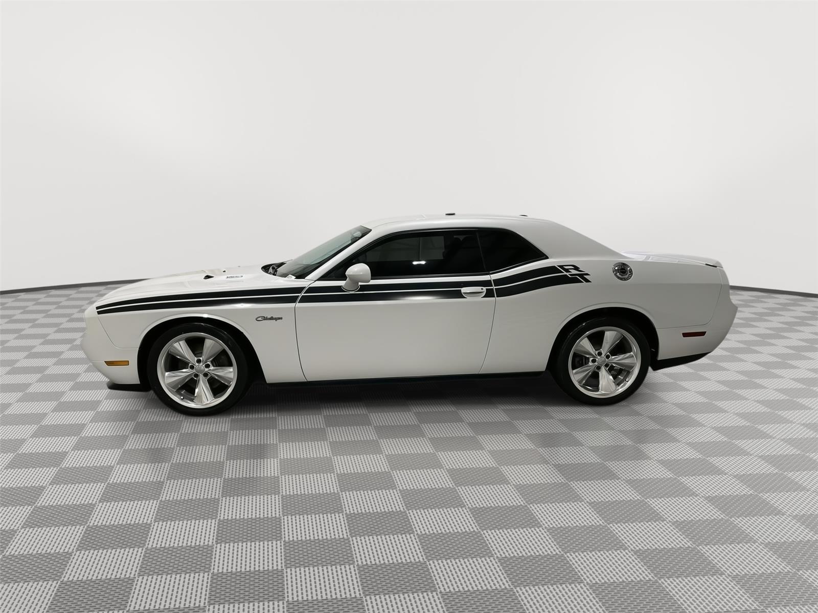 2014 Dodge Challenger R/T Classic photo 2
