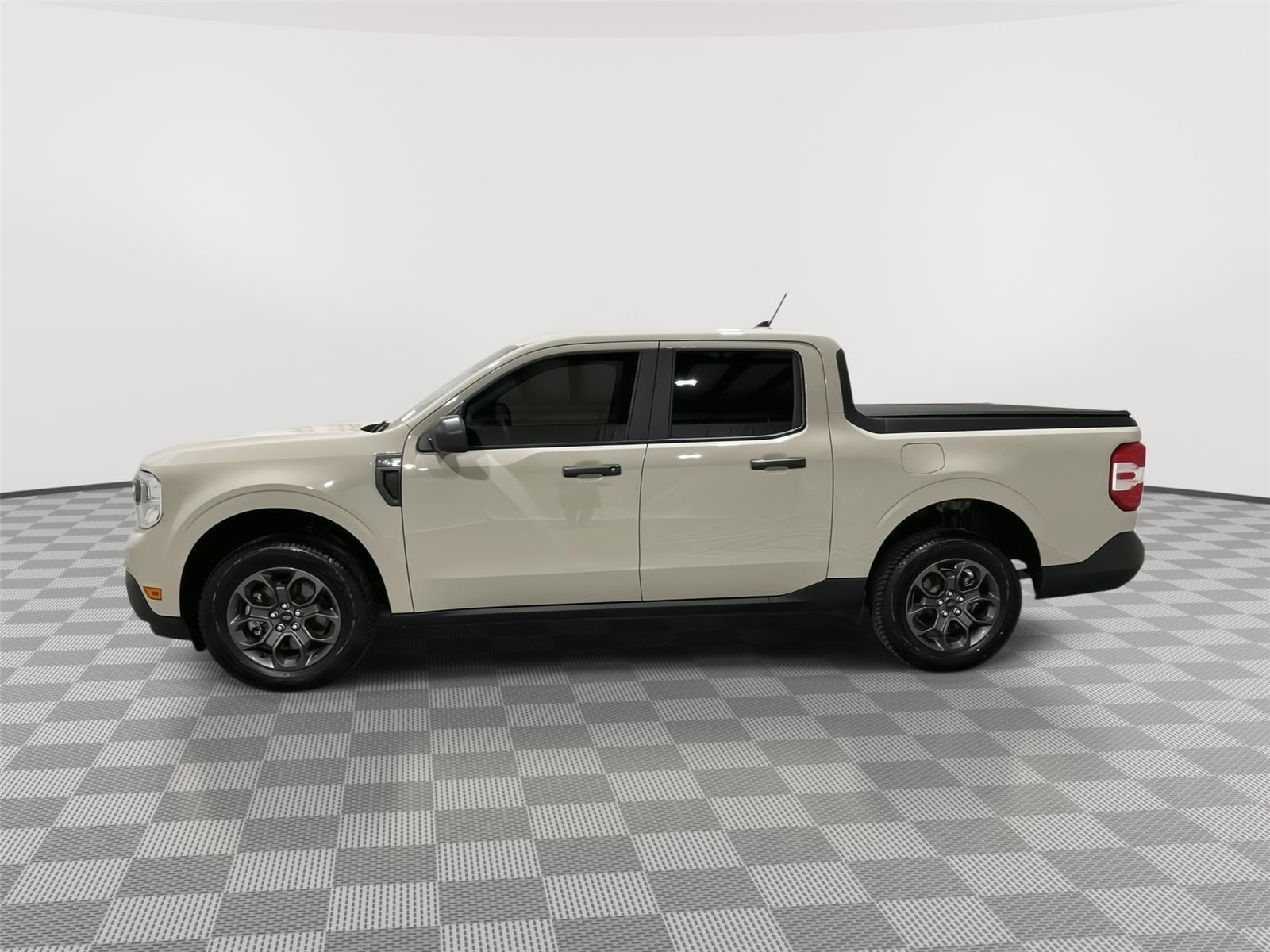 2024 Ford Maverick XLT photo 2