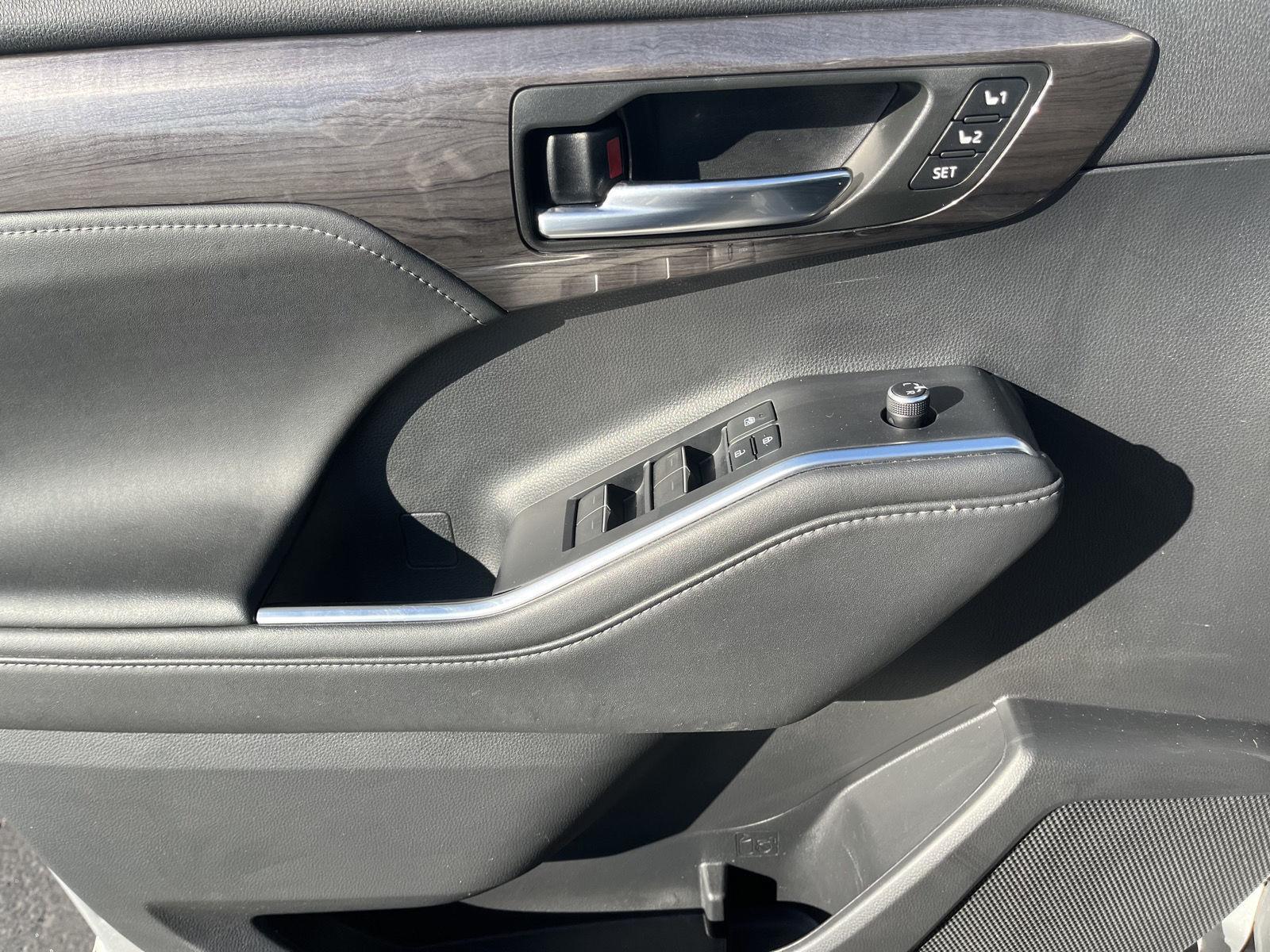 Pre-Owned 2022 Toyota Highlander for sale in St. Joseph MO