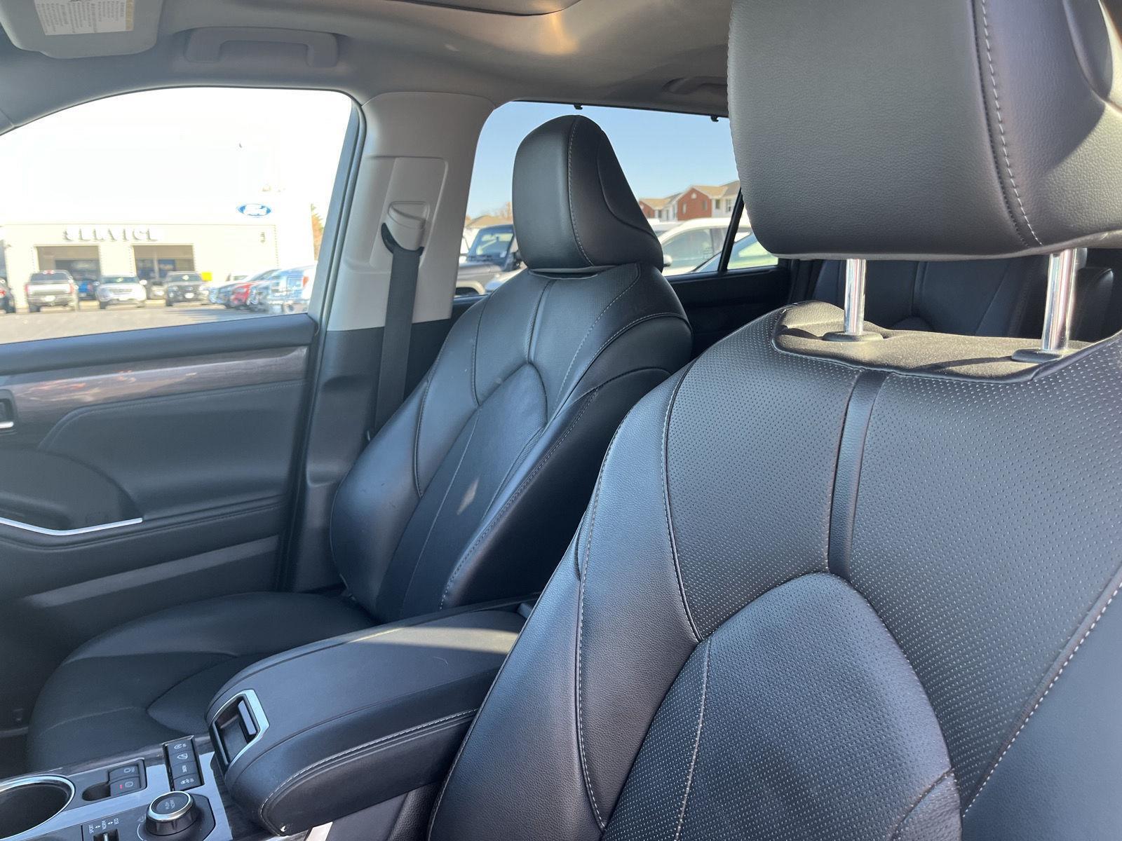 Pre-Owned 2022 Toyota Highlander for sale in St. Joseph MO