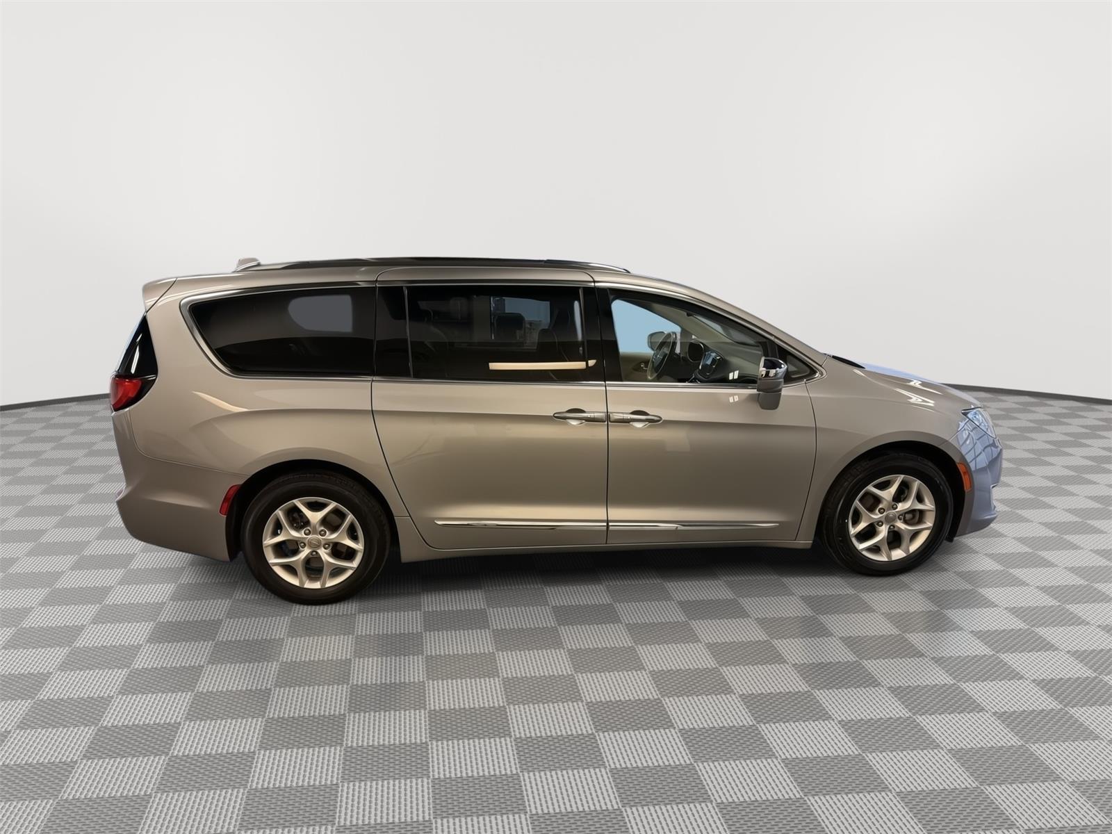 Pre-Owned 2020 Chrysler Pacifica for sale in St. Joseph MO