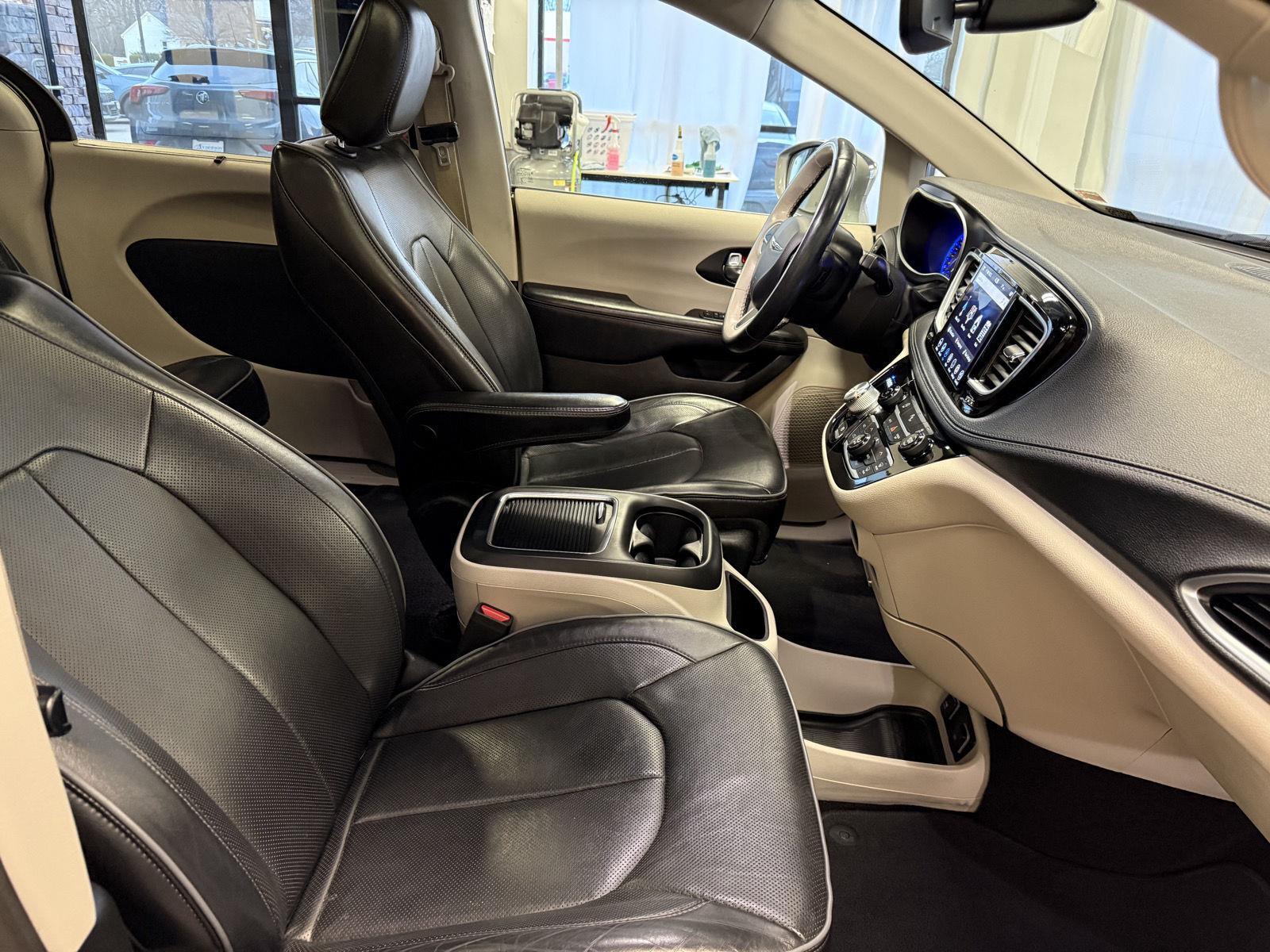 Pre-Owned 2020 Chrysler Pacifica for sale in St. Joseph MO