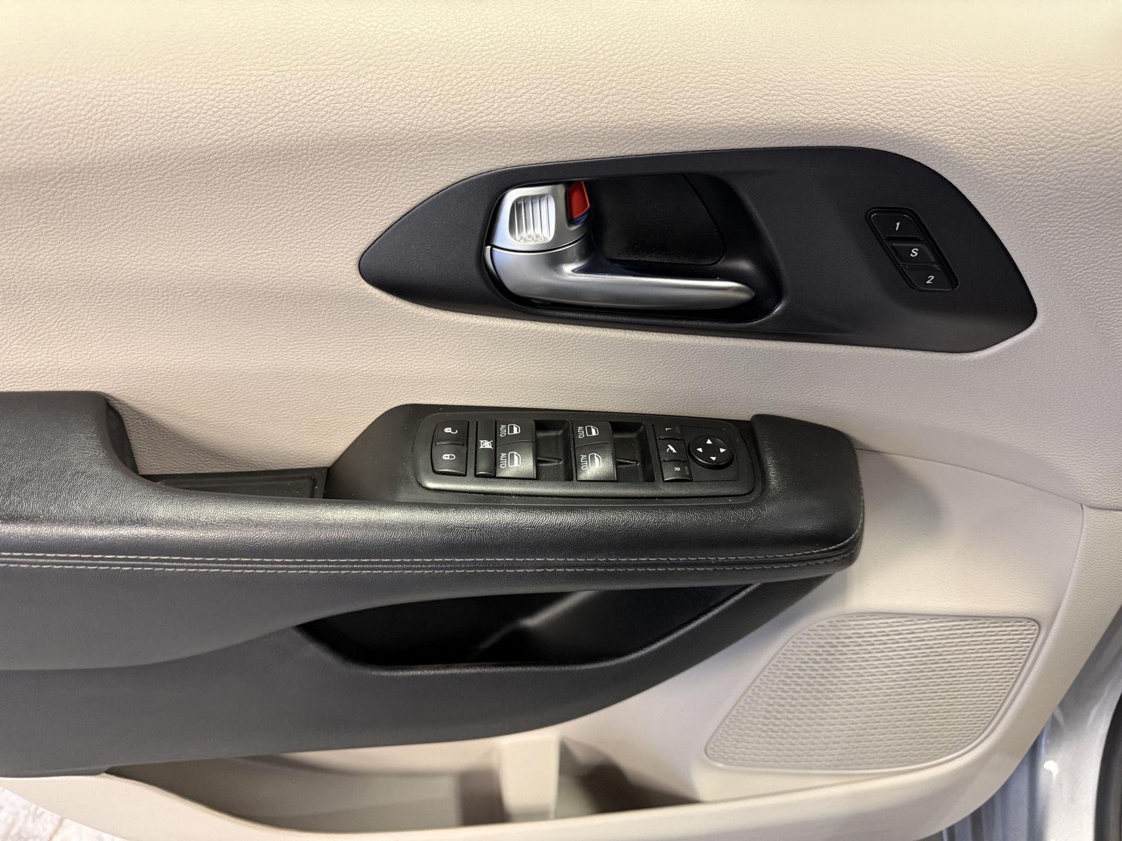 Pre-Owned 2020 Chrysler Pacifica for sale in St. Joseph MO