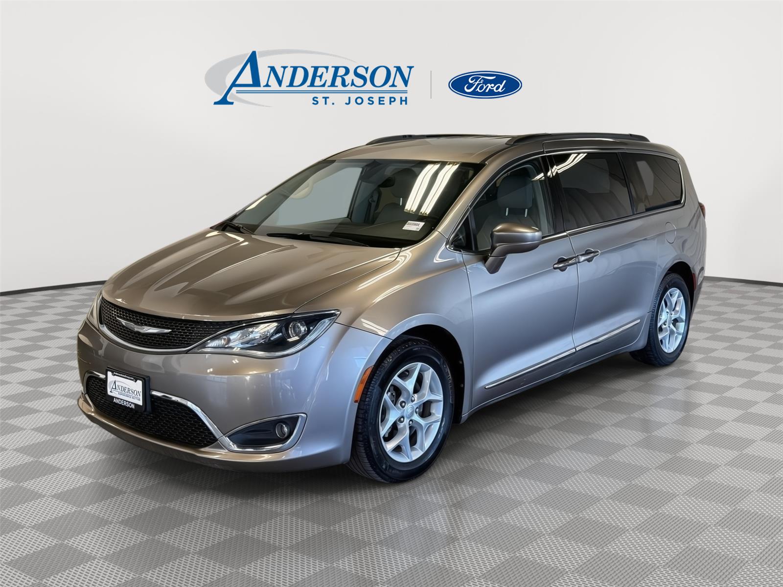 Used 2017 Chrysler Pacifica for sale in St. Joseph MO