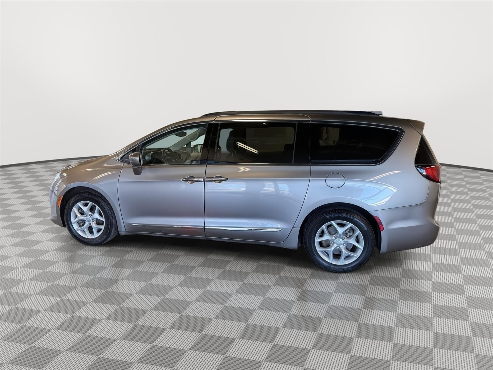 Used 2017 Chrysler Pacifica for sale in St. Joseph MO