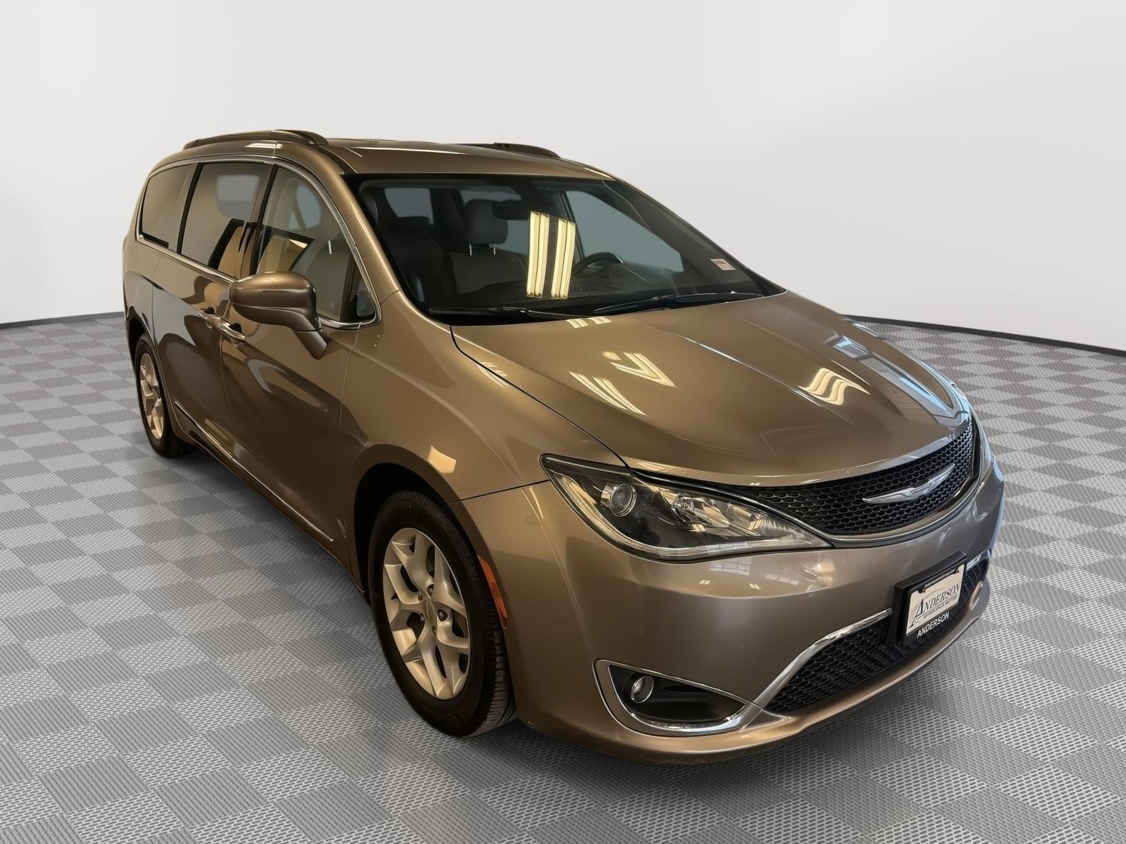 Used 2017 Chrysler Pacifica for sale in St. Joseph MO