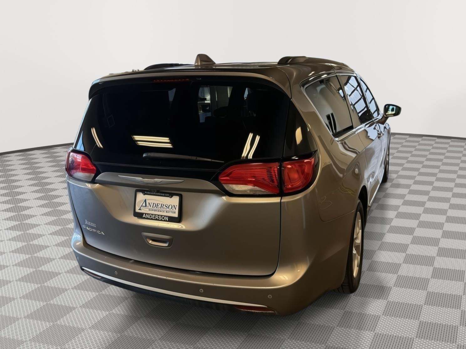 Used 2017 Chrysler Pacifica for sale in St. Joseph MO