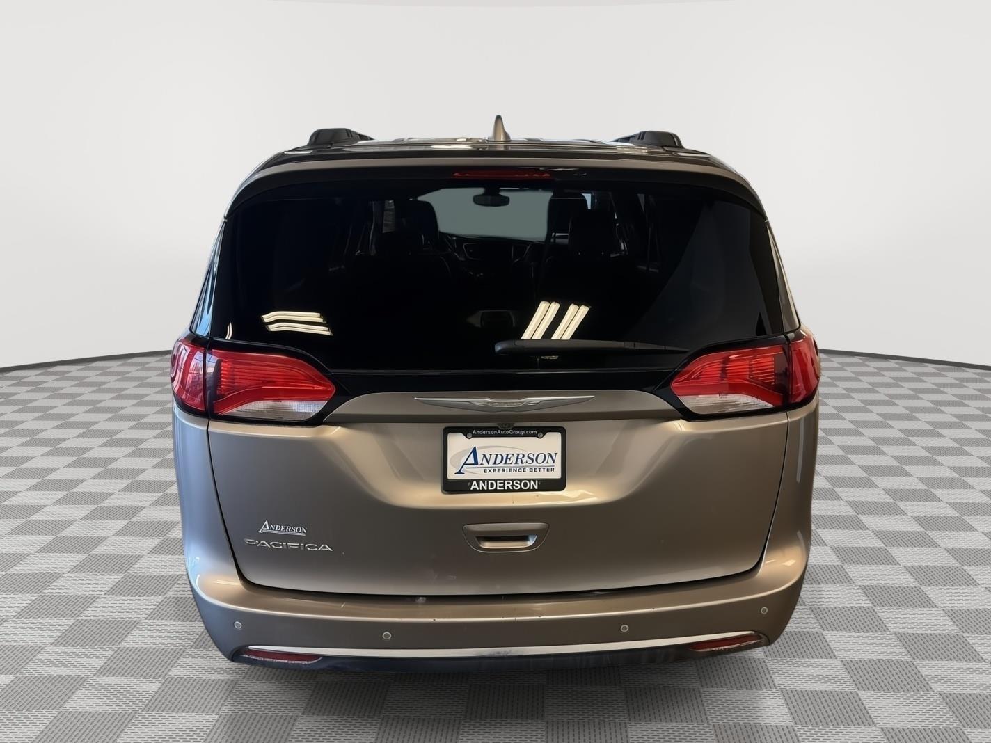 Used 2017 Chrysler Pacifica for sale in St. Joseph MO