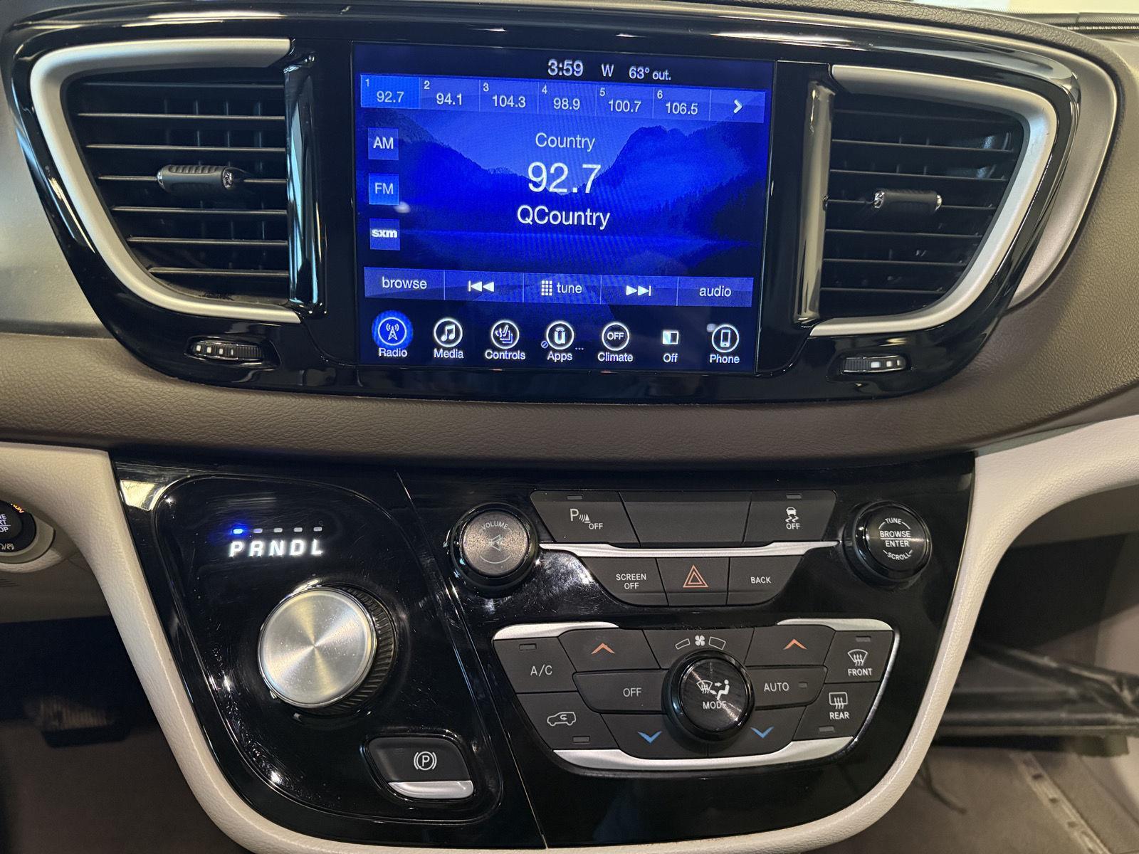 Used 2017 Chrysler Pacifica for sale in St. Joseph MO