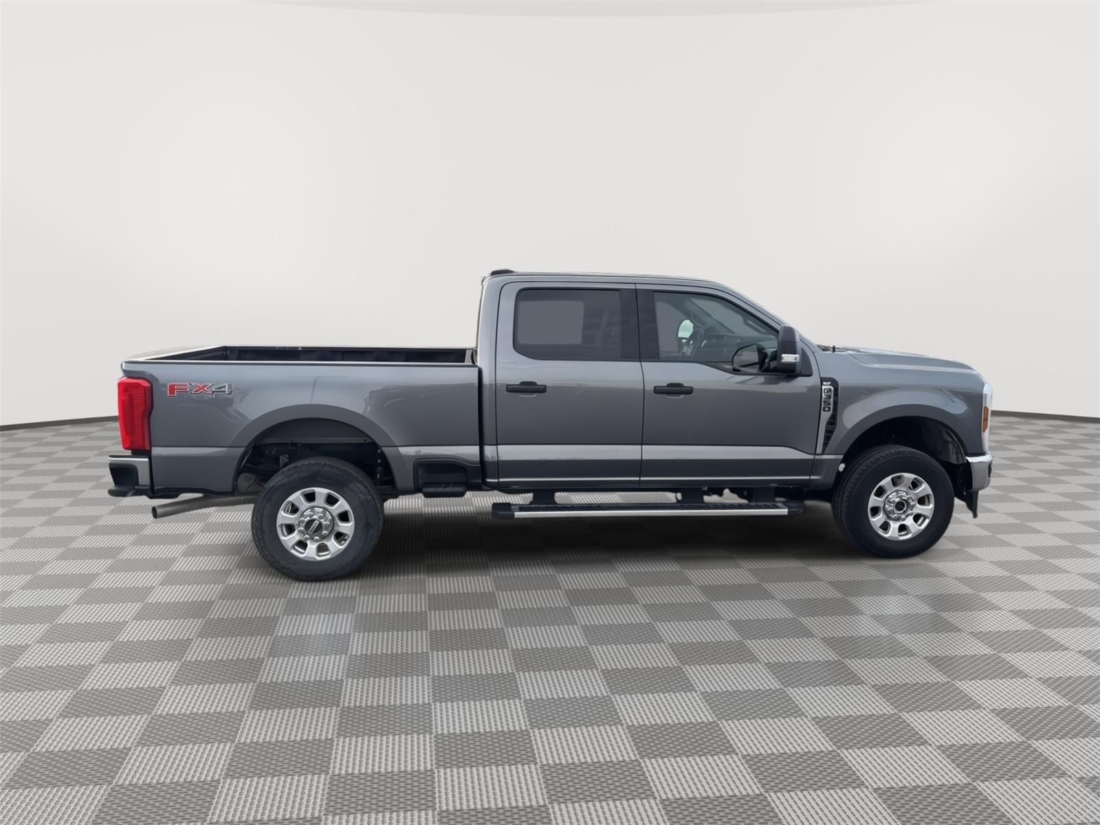 Vehicle photo 6