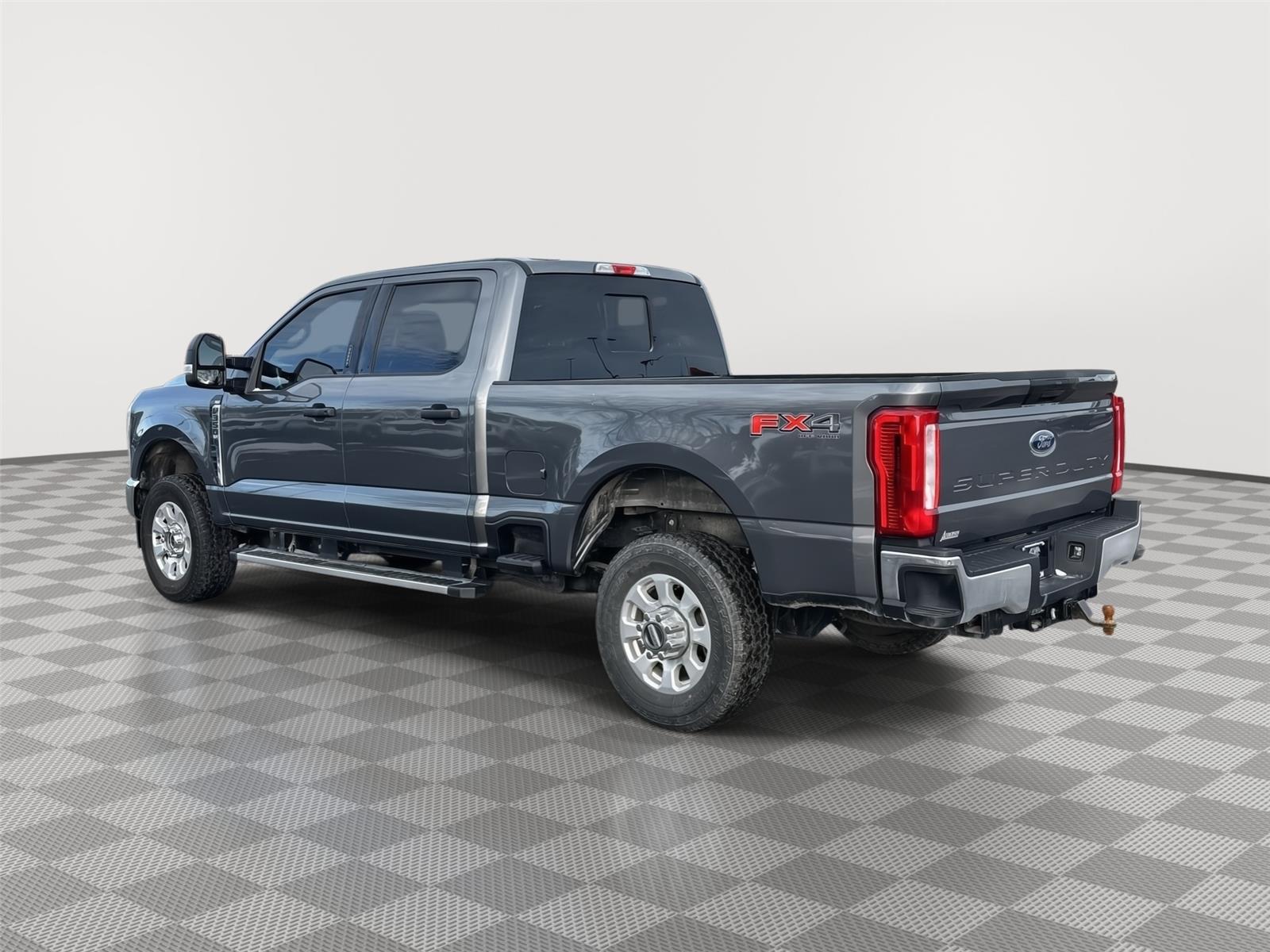 Vehicle photo 9