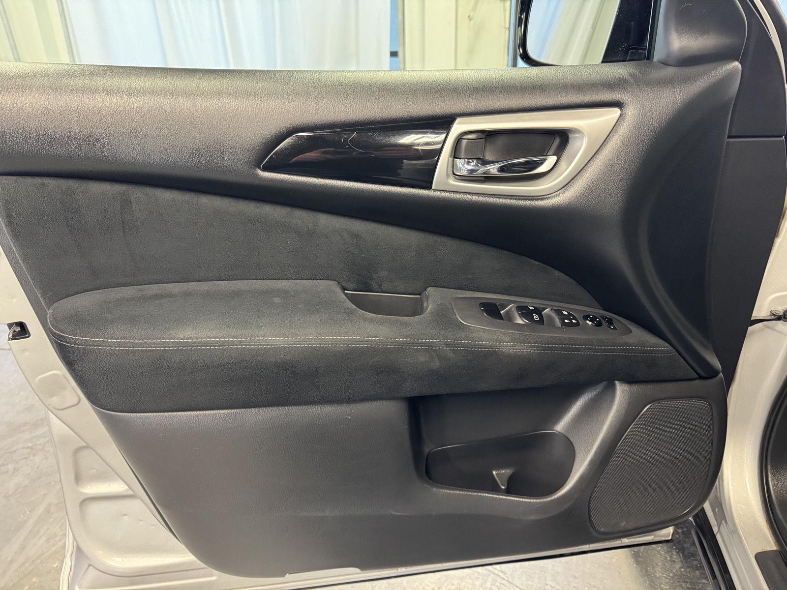 Used 2015 Nissan Pathfinder for sale in St. Joseph MO