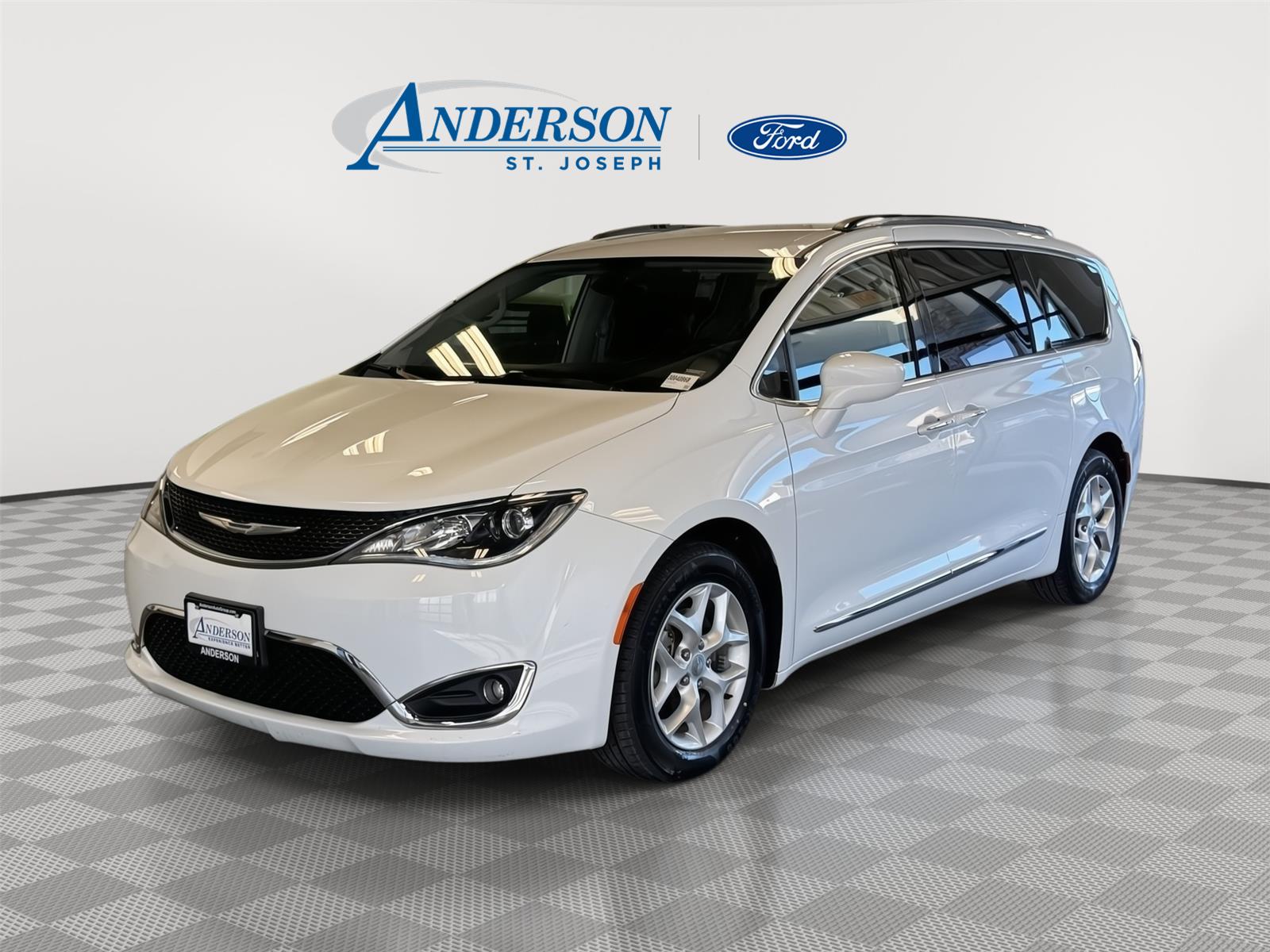 Pre-Owned 2018 Chrysler Pacifica for sale in St. Joseph MO