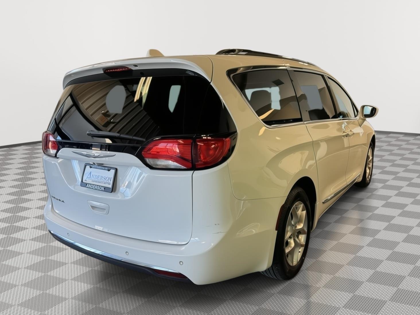 Used 2018 Chrysler Pacifica for sale in St. Joseph MO