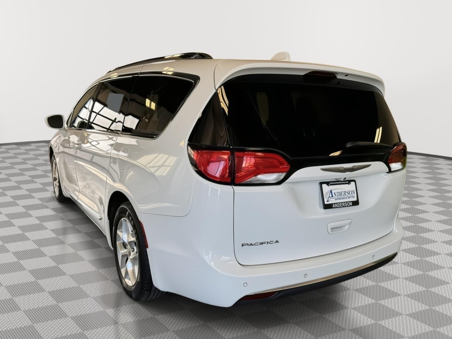 Used 2018 Chrysler Pacifica for sale in St. Joseph MO