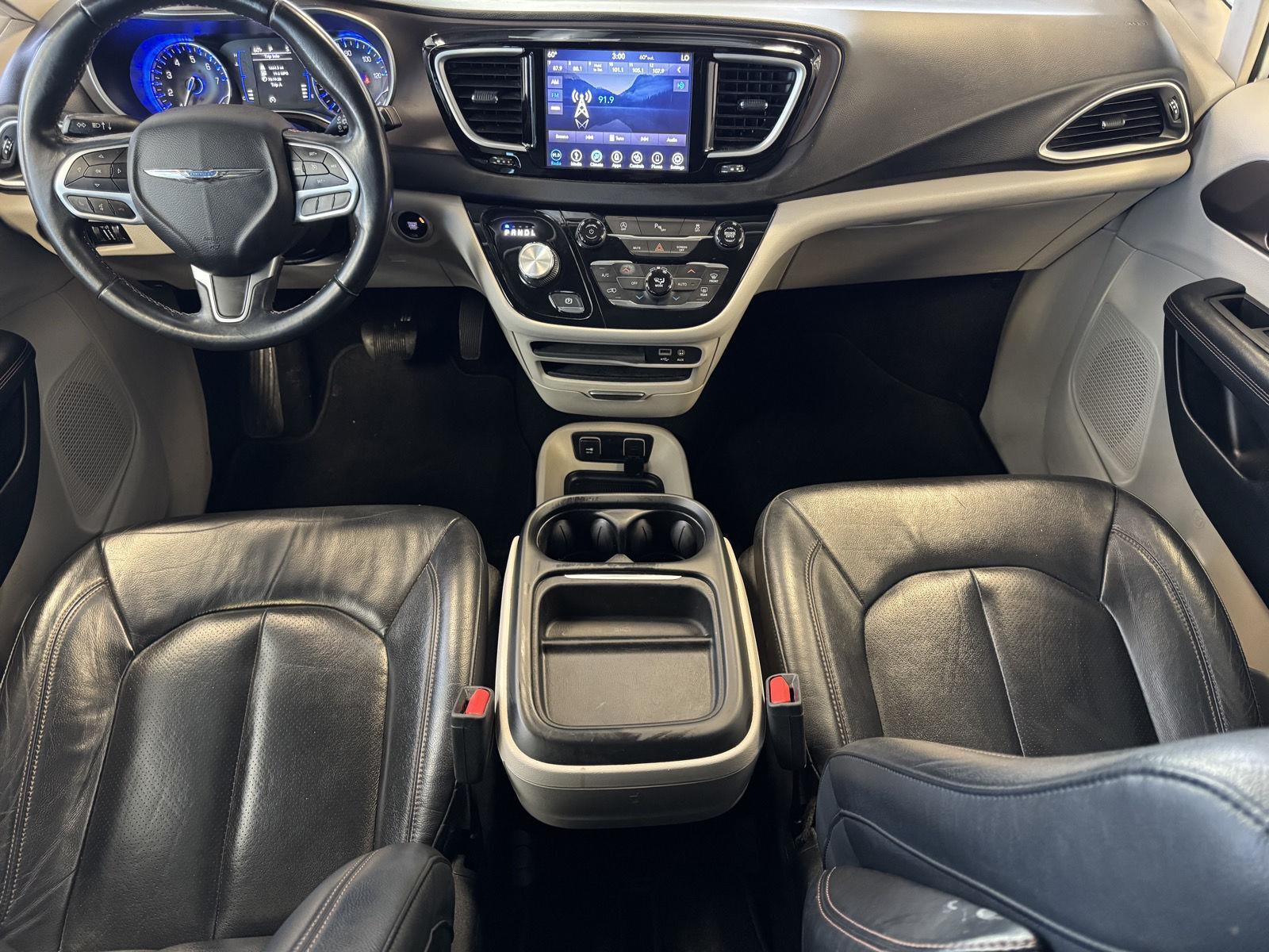 Used 2018 Chrysler Pacifica for sale in St. Joseph MO