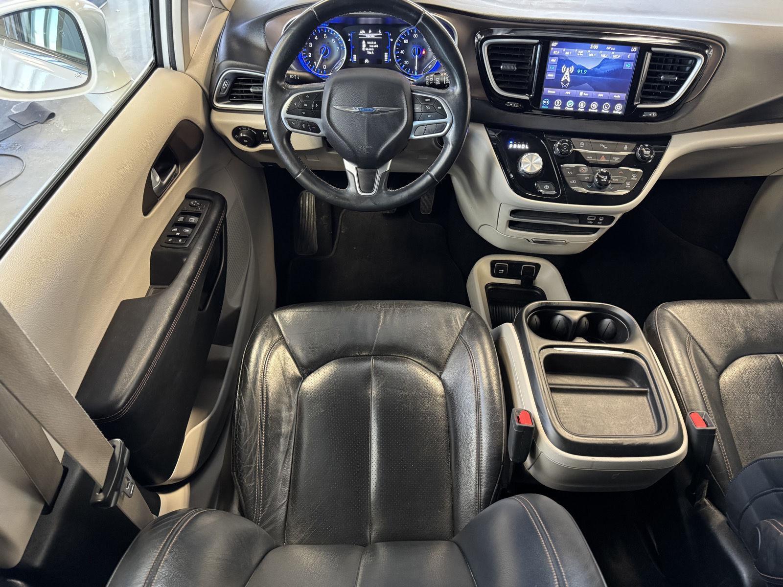 Used 2018 Chrysler Pacifica for sale in St. Joseph MO