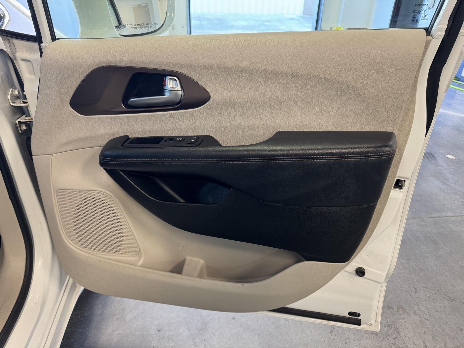 Used 2018 Chrysler Pacifica for sale in St. Joseph MO