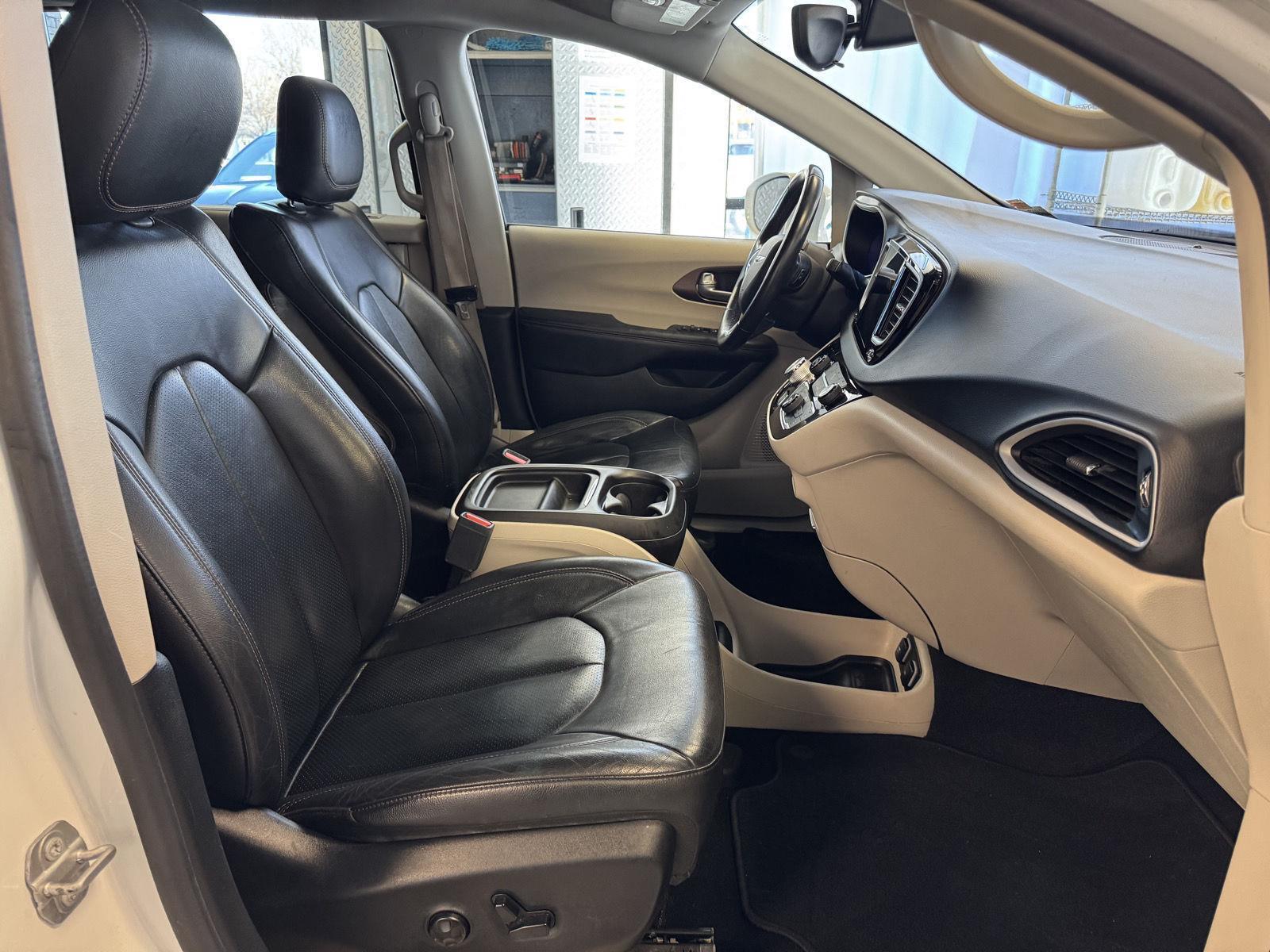 Used 2018 Chrysler Pacifica for sale in St. Joseph MO