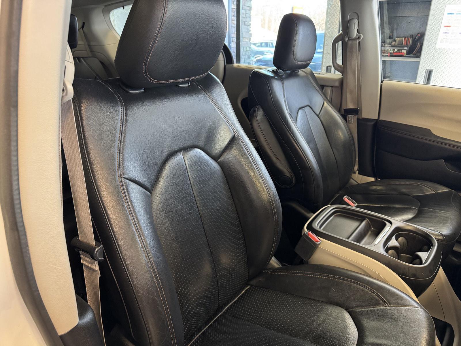 Used 2018 Chrysler Pacifica for sale in St. Joseph MO