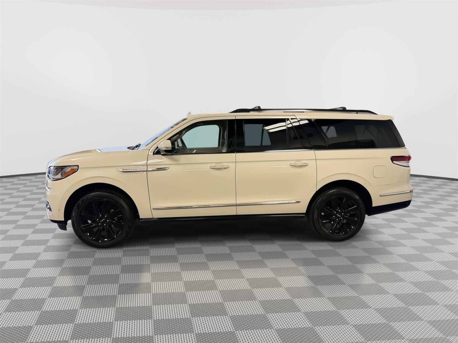 Used 2024 Lincoln Navigator L for sale in St. Joseph MO