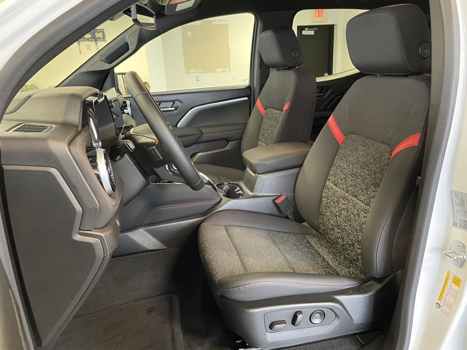 Vehicle photo 17