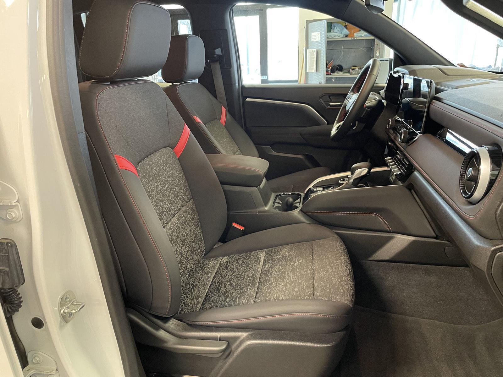 Vehicle photo 22