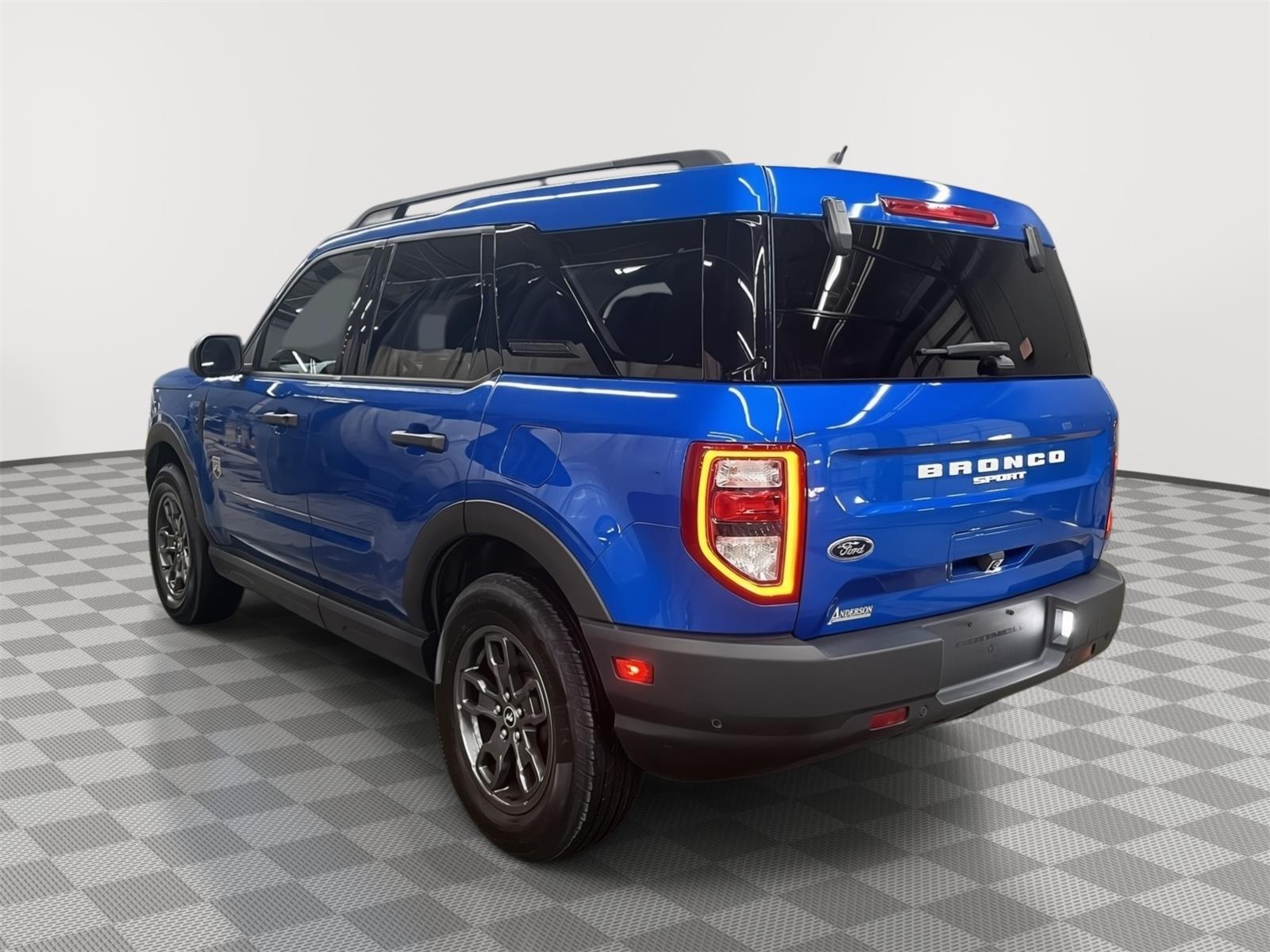 Vehicle photo 7