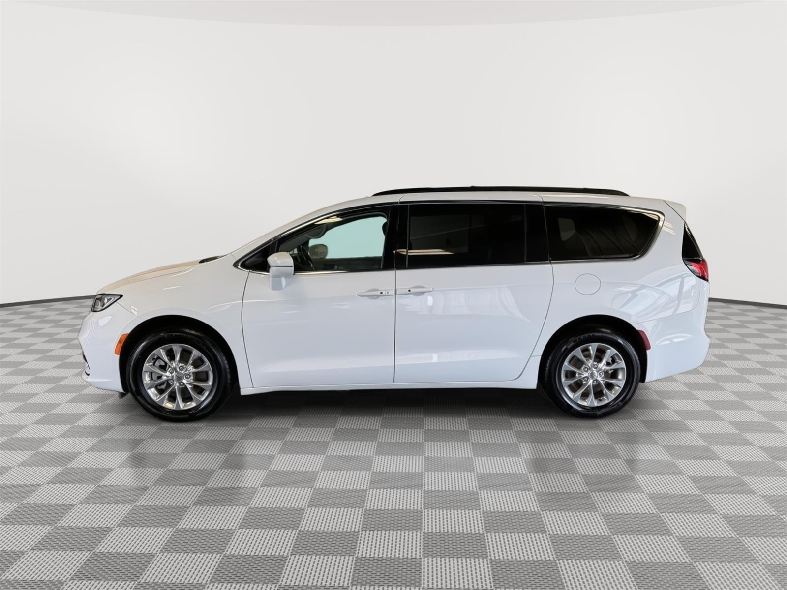 Used 2022 Chrysler Pacifica for sale in St. Joseph MO