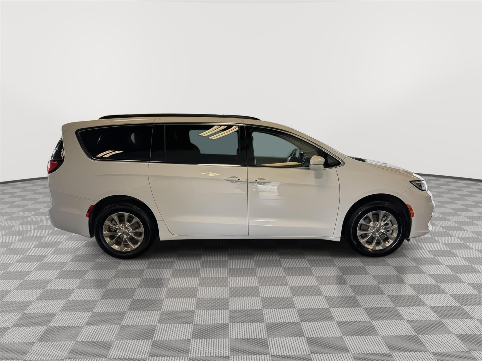 Used 2022 Chrysler Pacifica for sale in St. Joseph MO