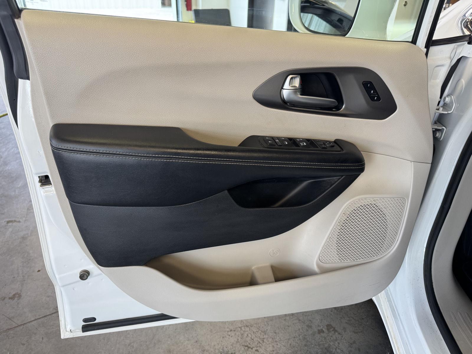 Used 2022 Chrysler Pacifica for sale in St. Joseph MO