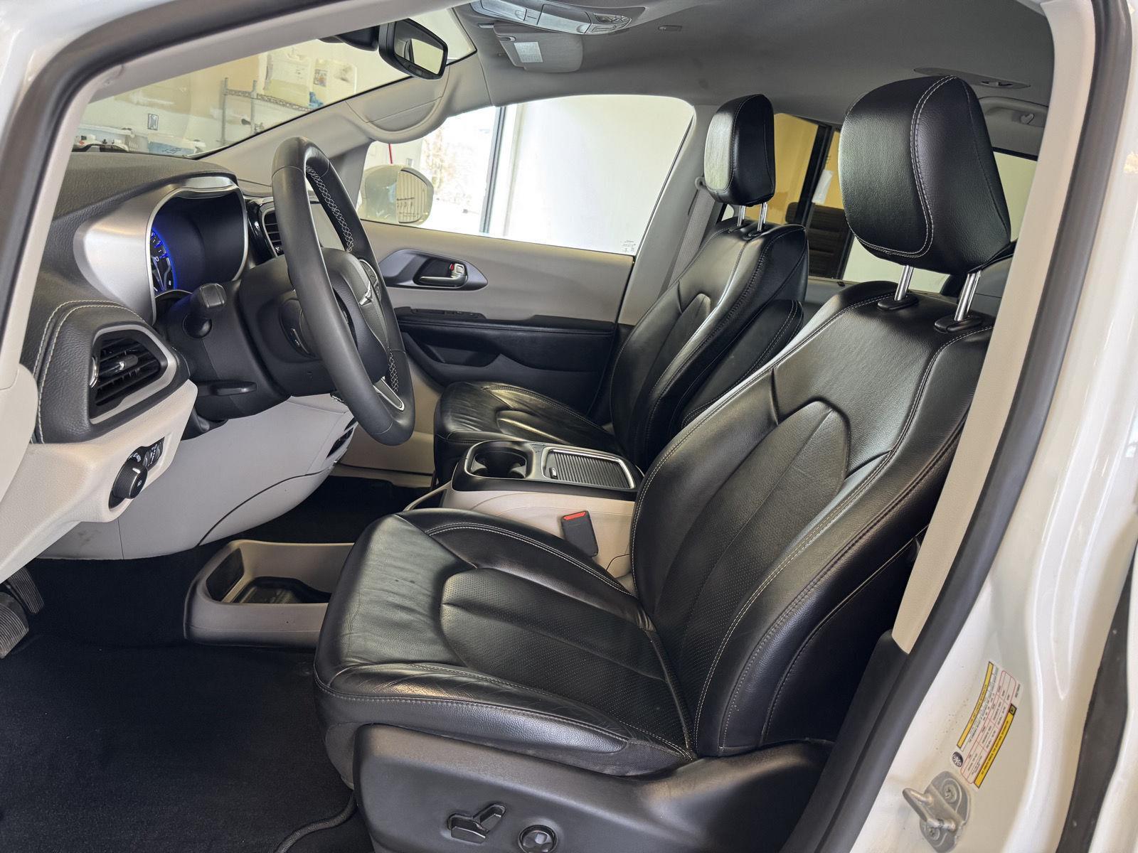 Used 2022 Chrysler Pacifica for sale in St. Joseph MO