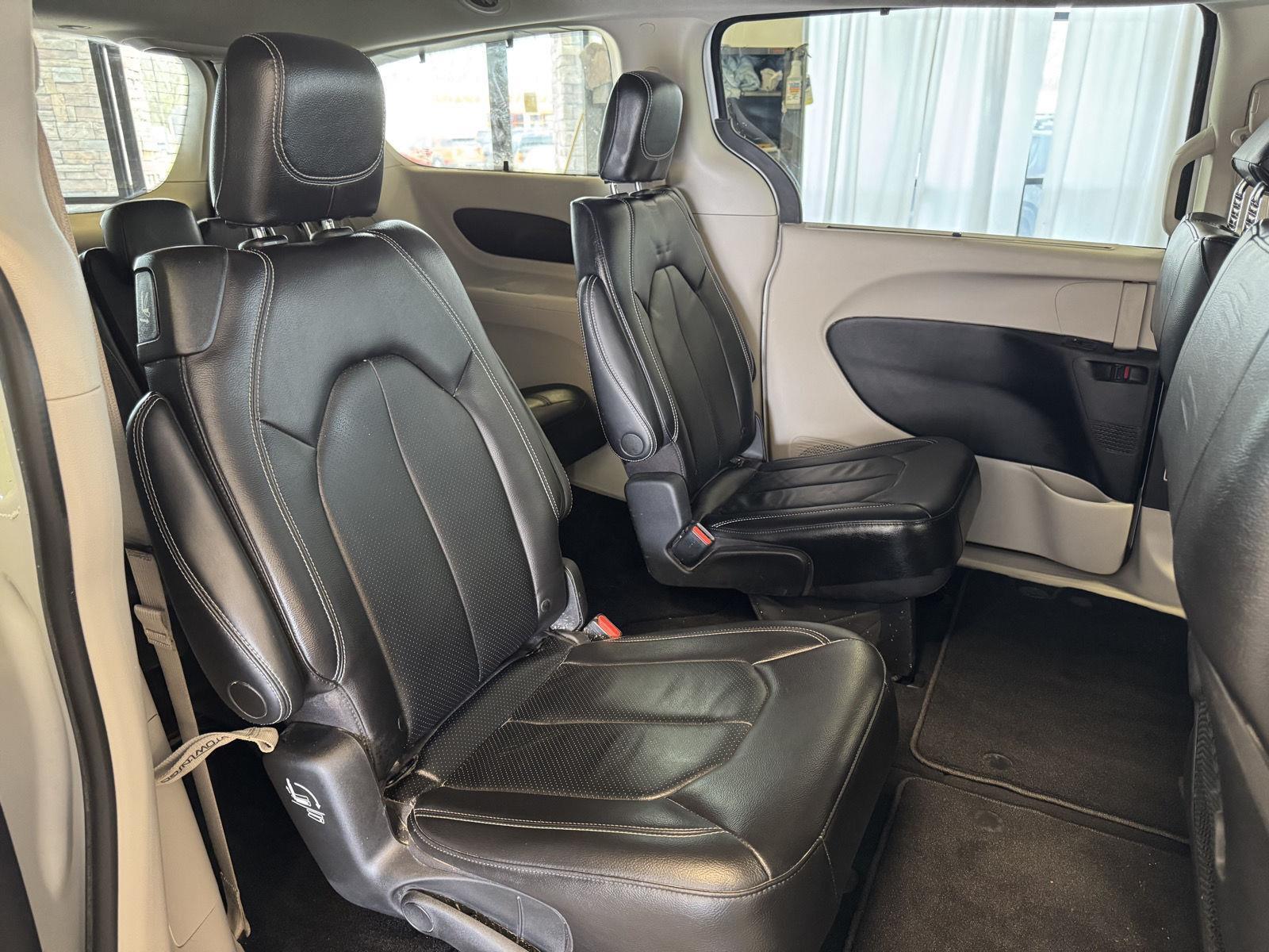 Used 2022 Chrysler Pacifica for sale in St. Joseph MO